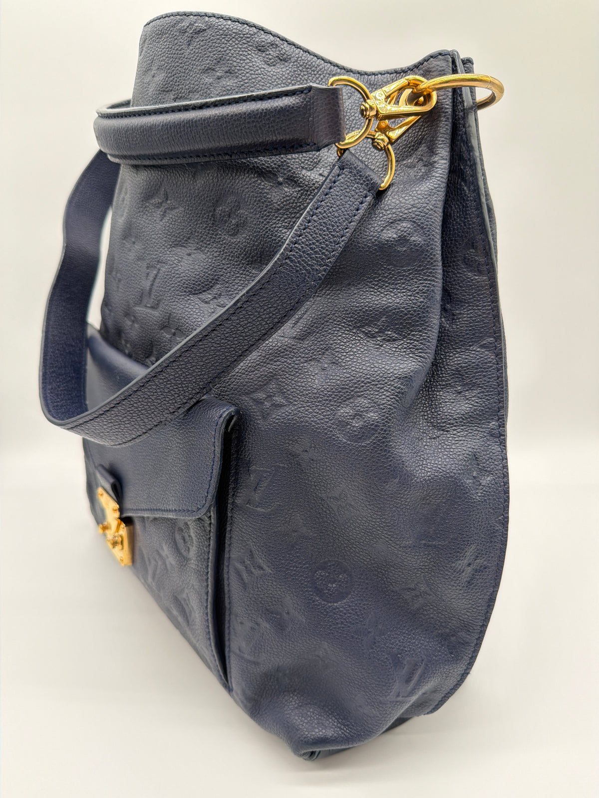 Louis Vuitton Hobo Métis in dark navy blue image 2