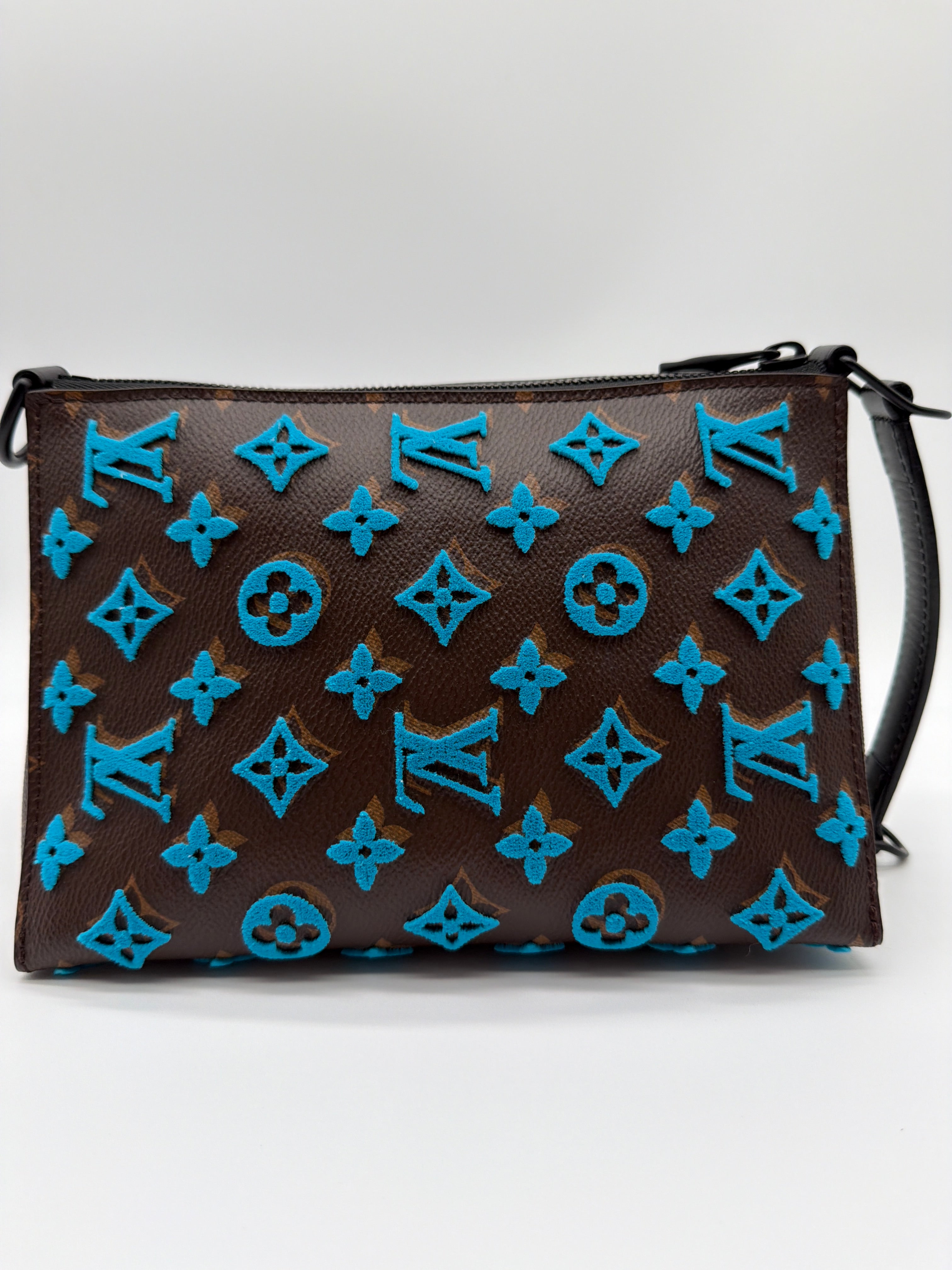 Louis Vuitton Monogram Tuffetage Triangle Messenger bag image 2