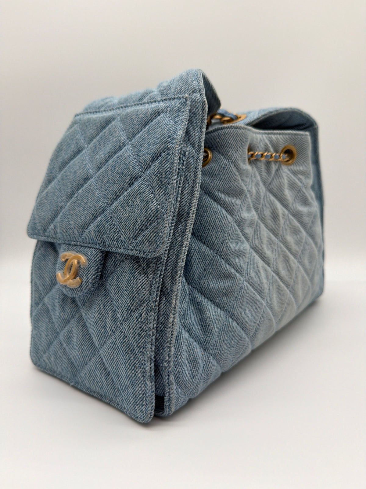 Chanel 25 Small Handbag in blue washed denim image 3