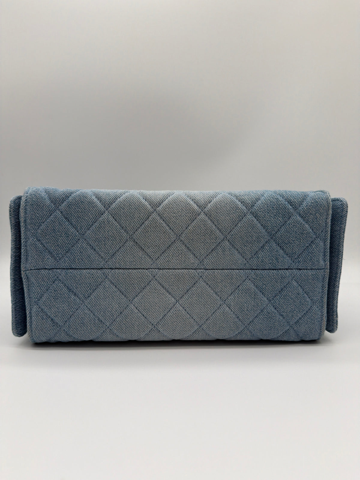 Chanel 25 Small Handbag in blue washed denim image 4