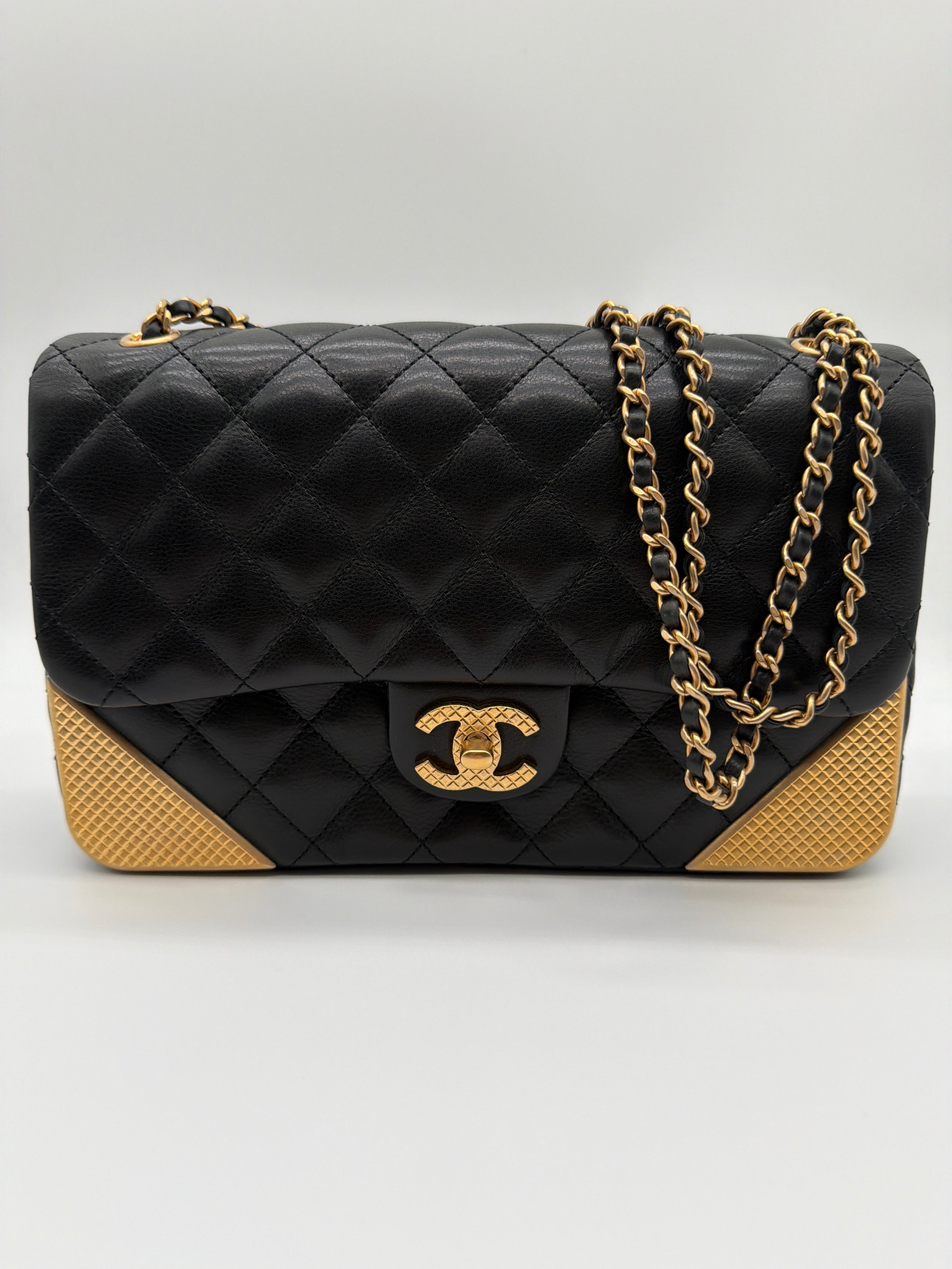 Chanel Paris-Cosmopolite Rock the Corner flap bag — image 1