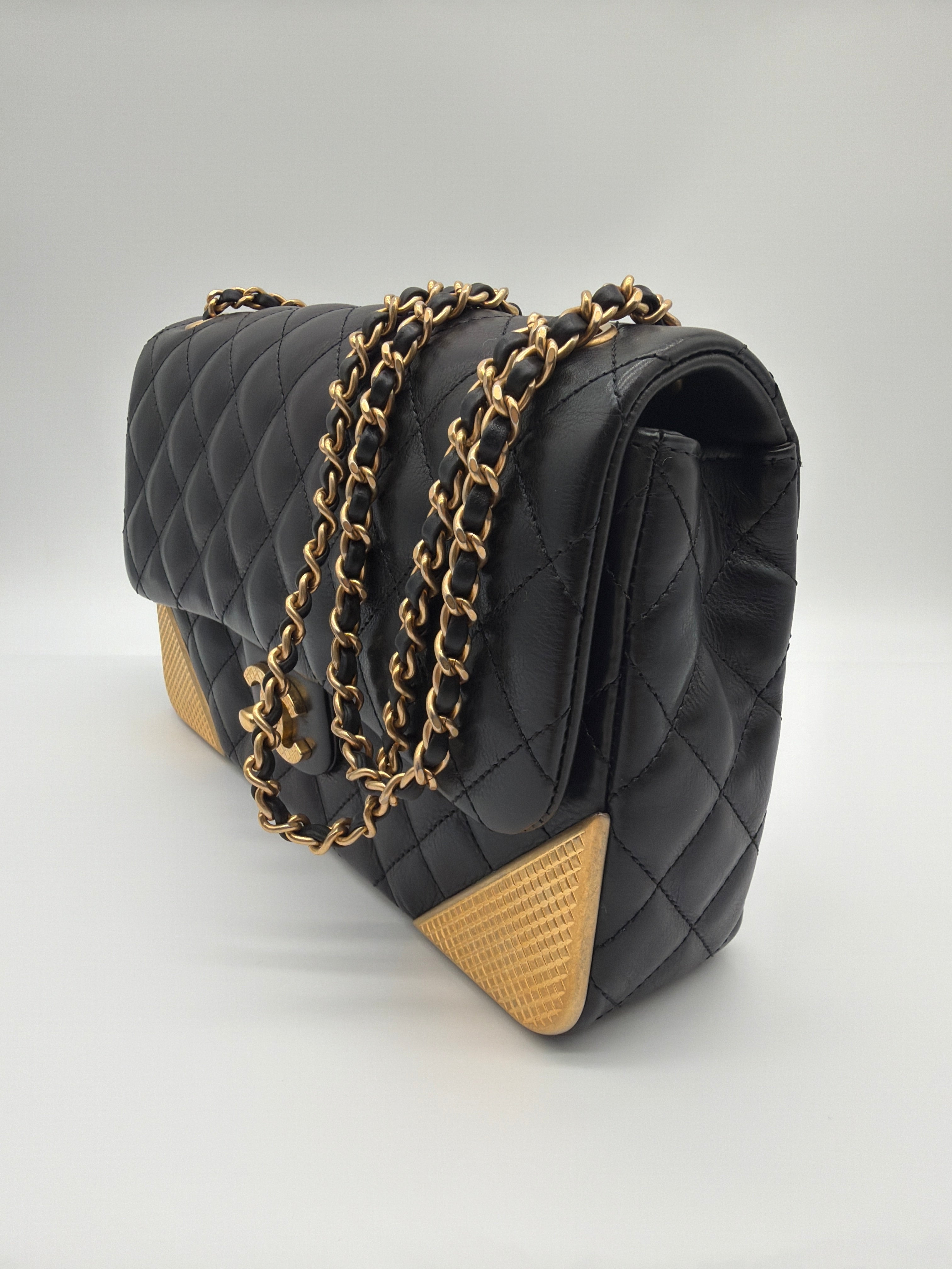 Chanel Paris-Cosmopolite Rock the Corner flap bag — image 2