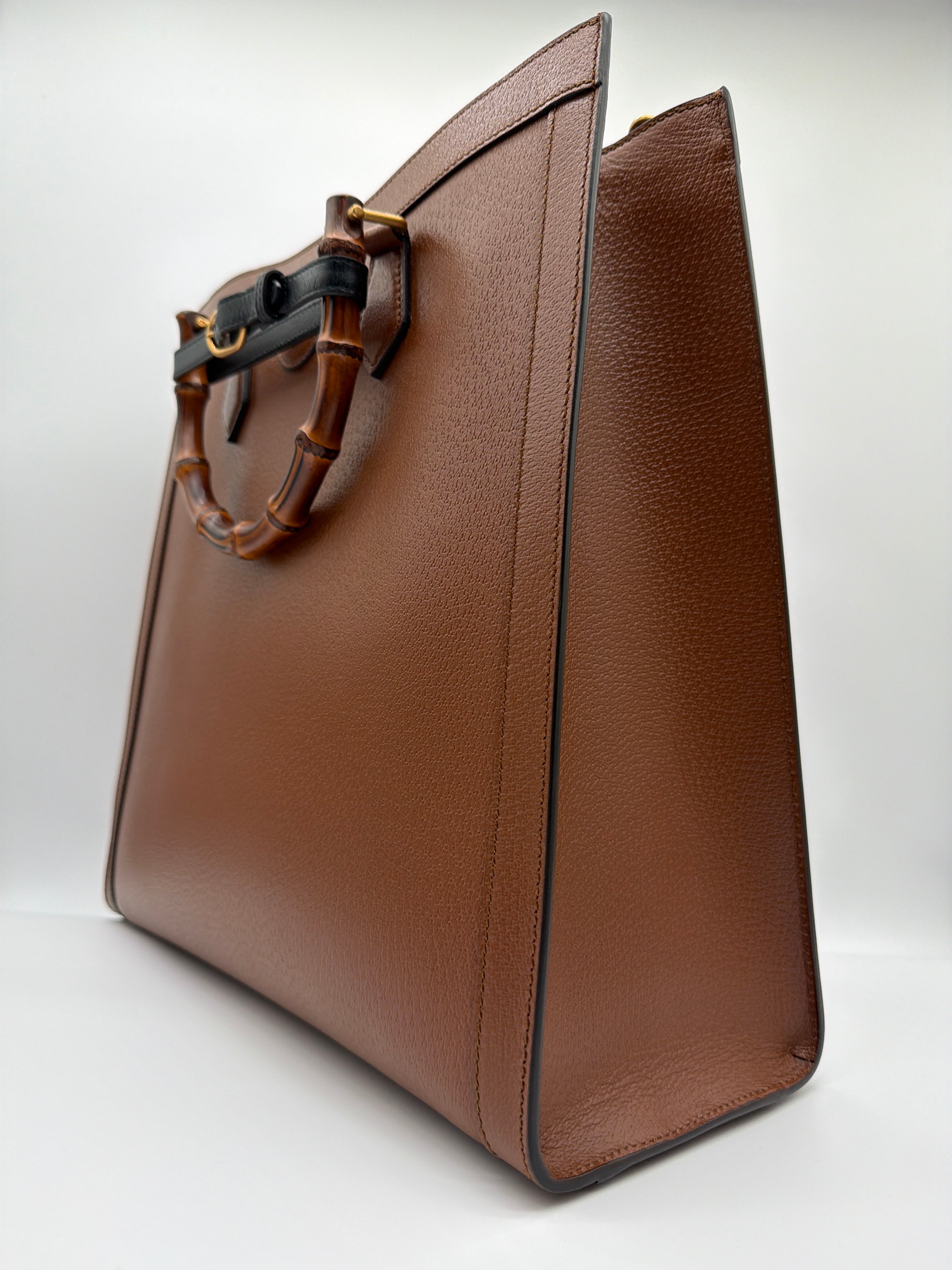 Gucci Diana Medium Tote Bag in Cuir Leather — image 2