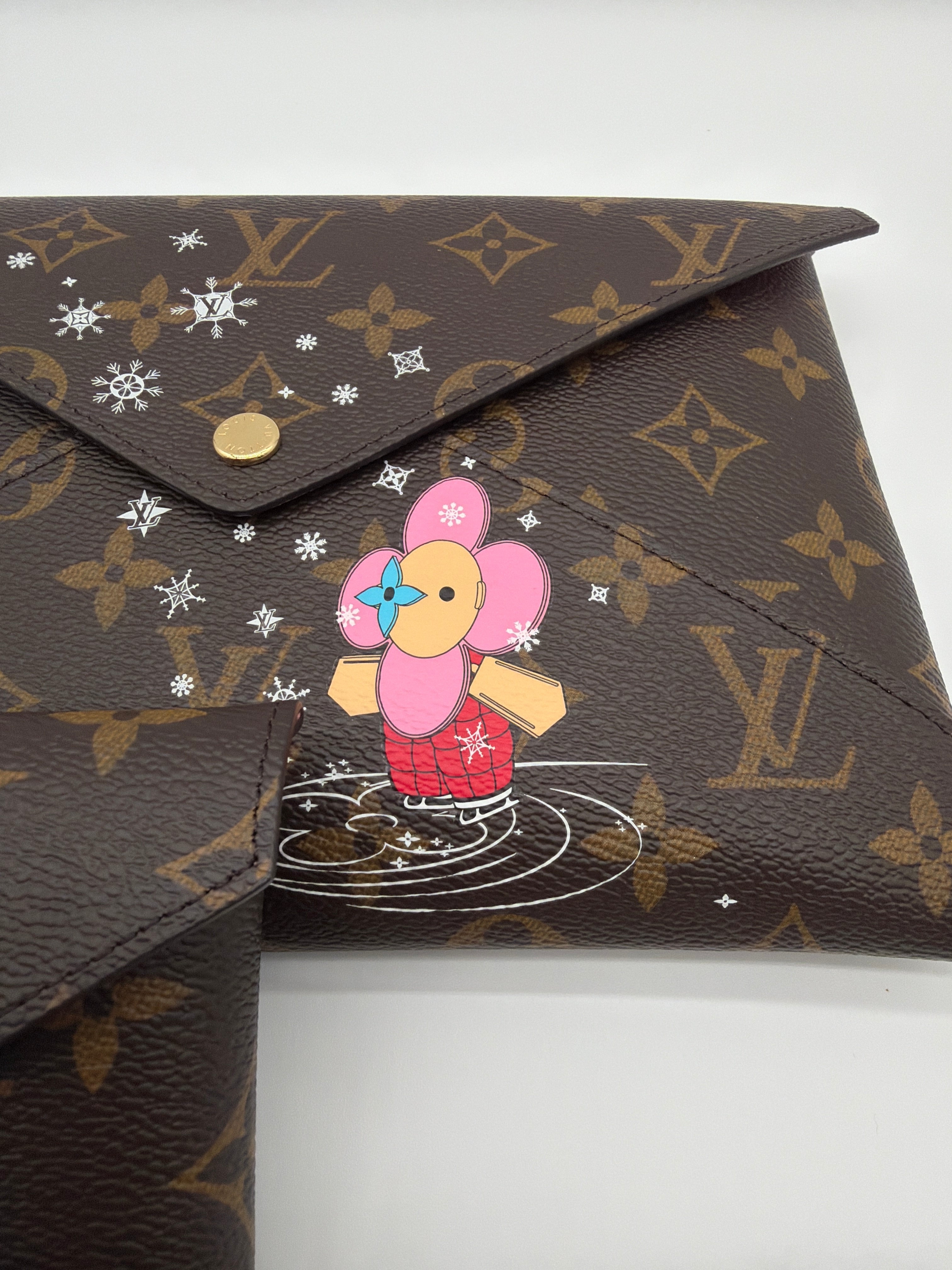 Louis Vuitton 2023 Christmas Animation Kirigami Pochette — image 2