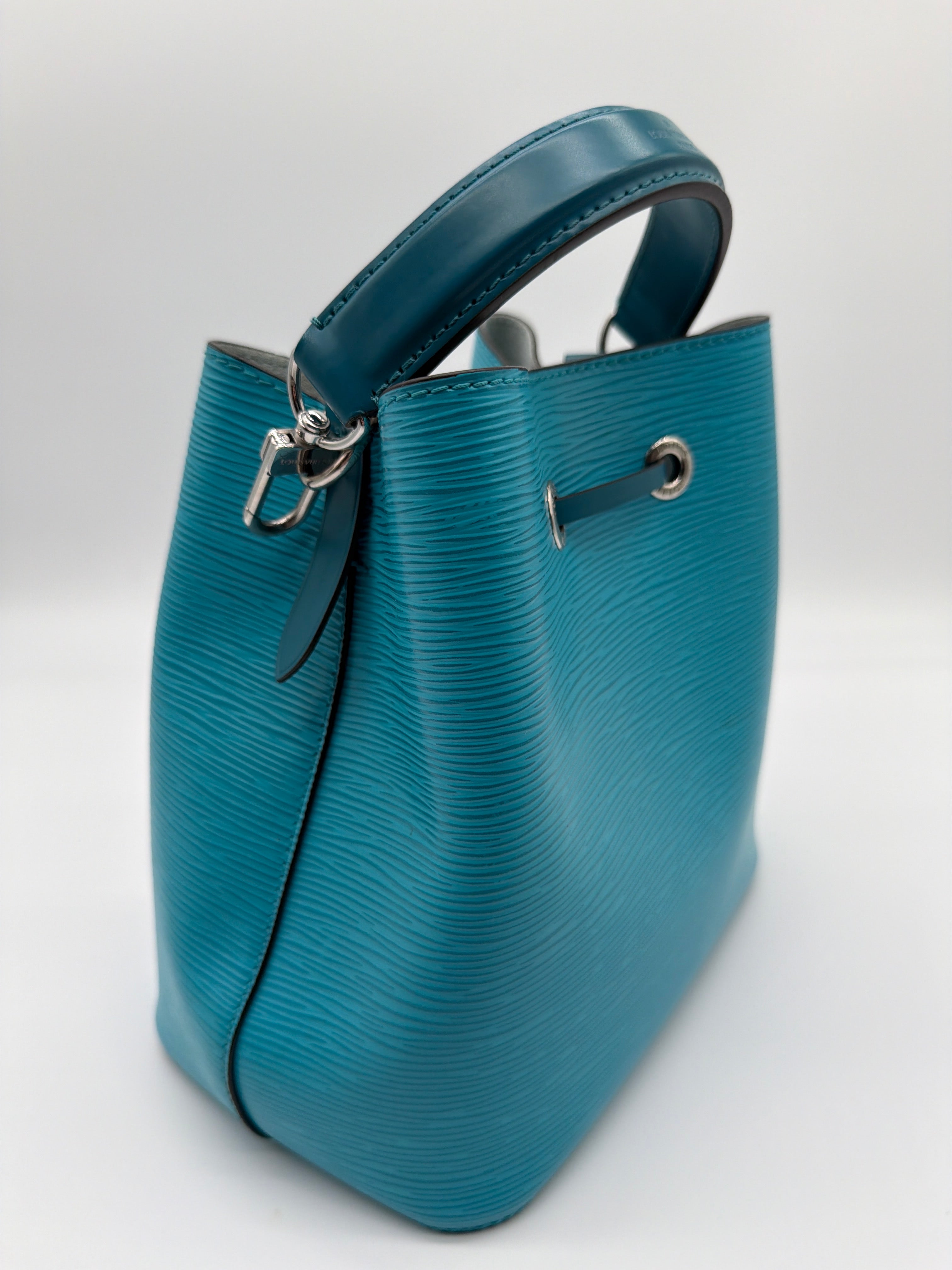 Louis Vuitton NéoNoé BB bucket in turquoise blue Epi — image 3