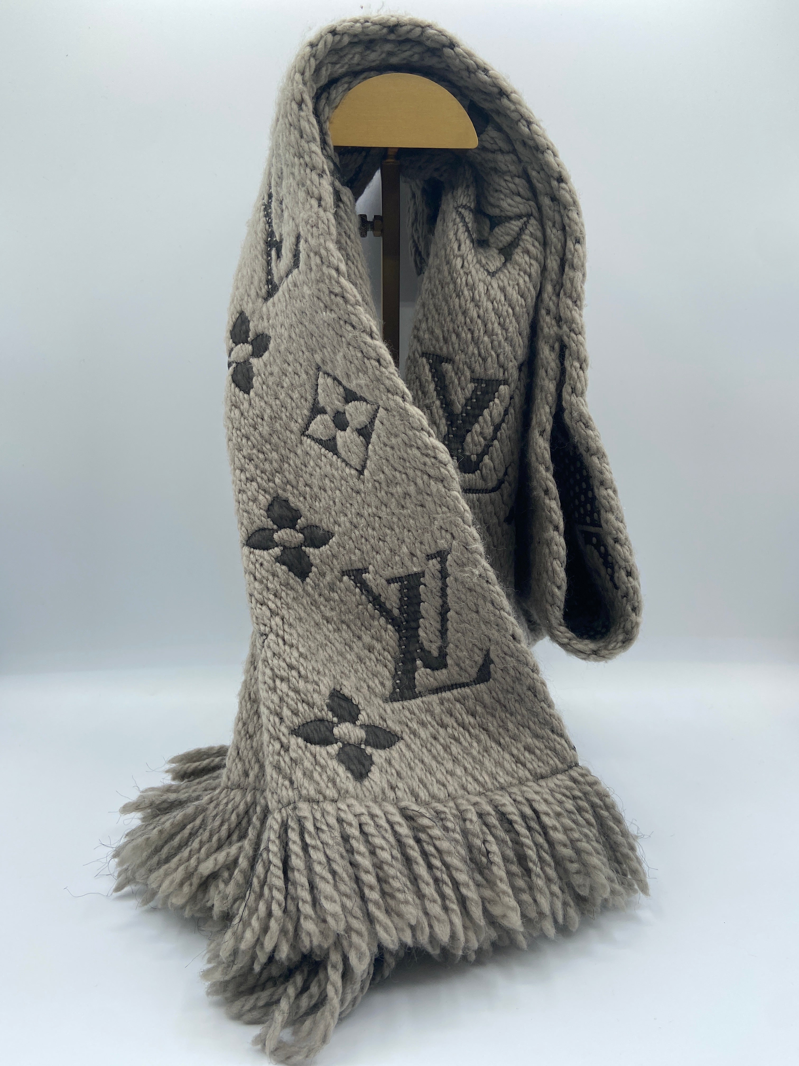 Louis Vuitton Logomania Scarf – Beige