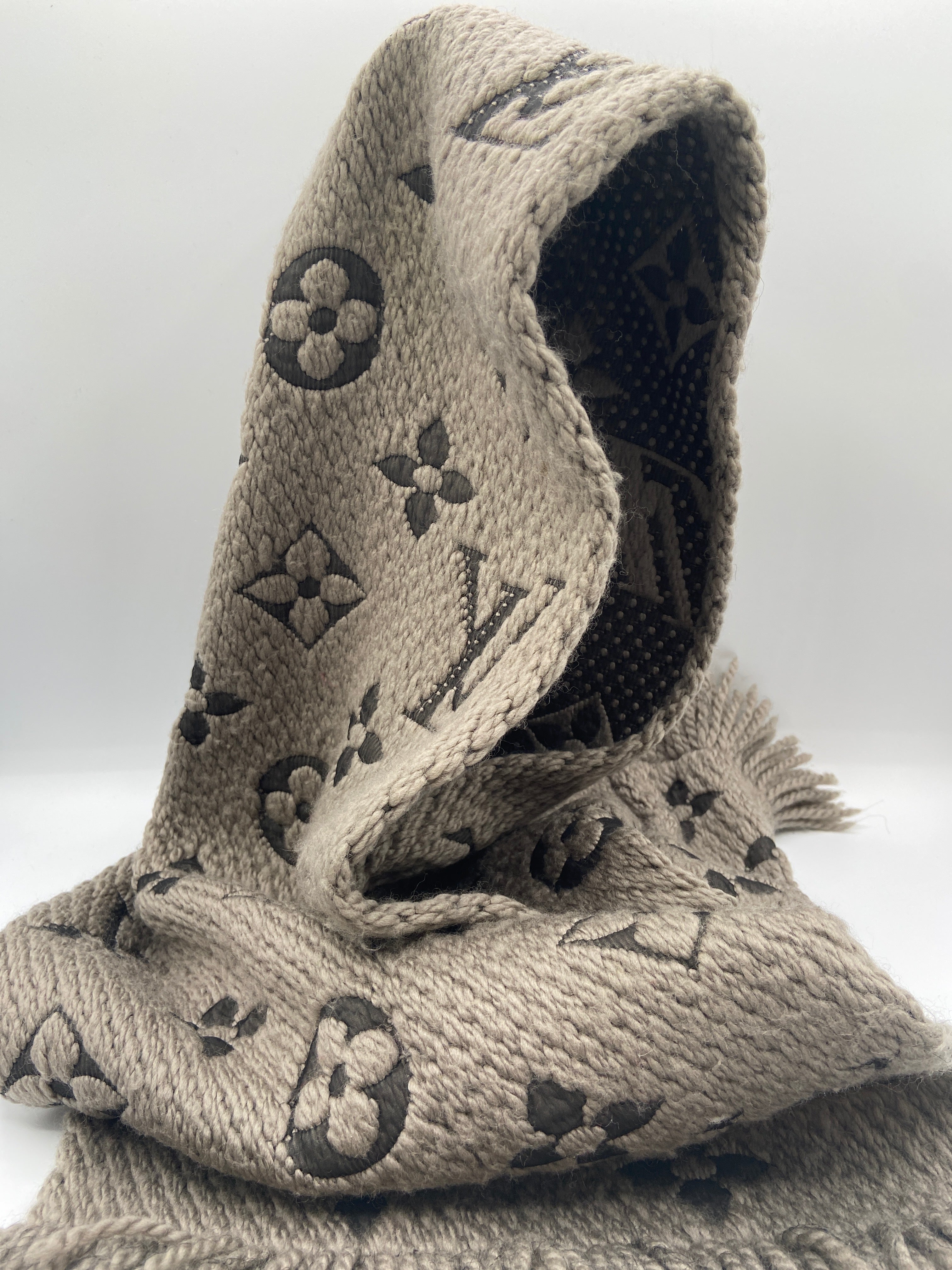 Louis Vuitton Logomania Scarf – Beige