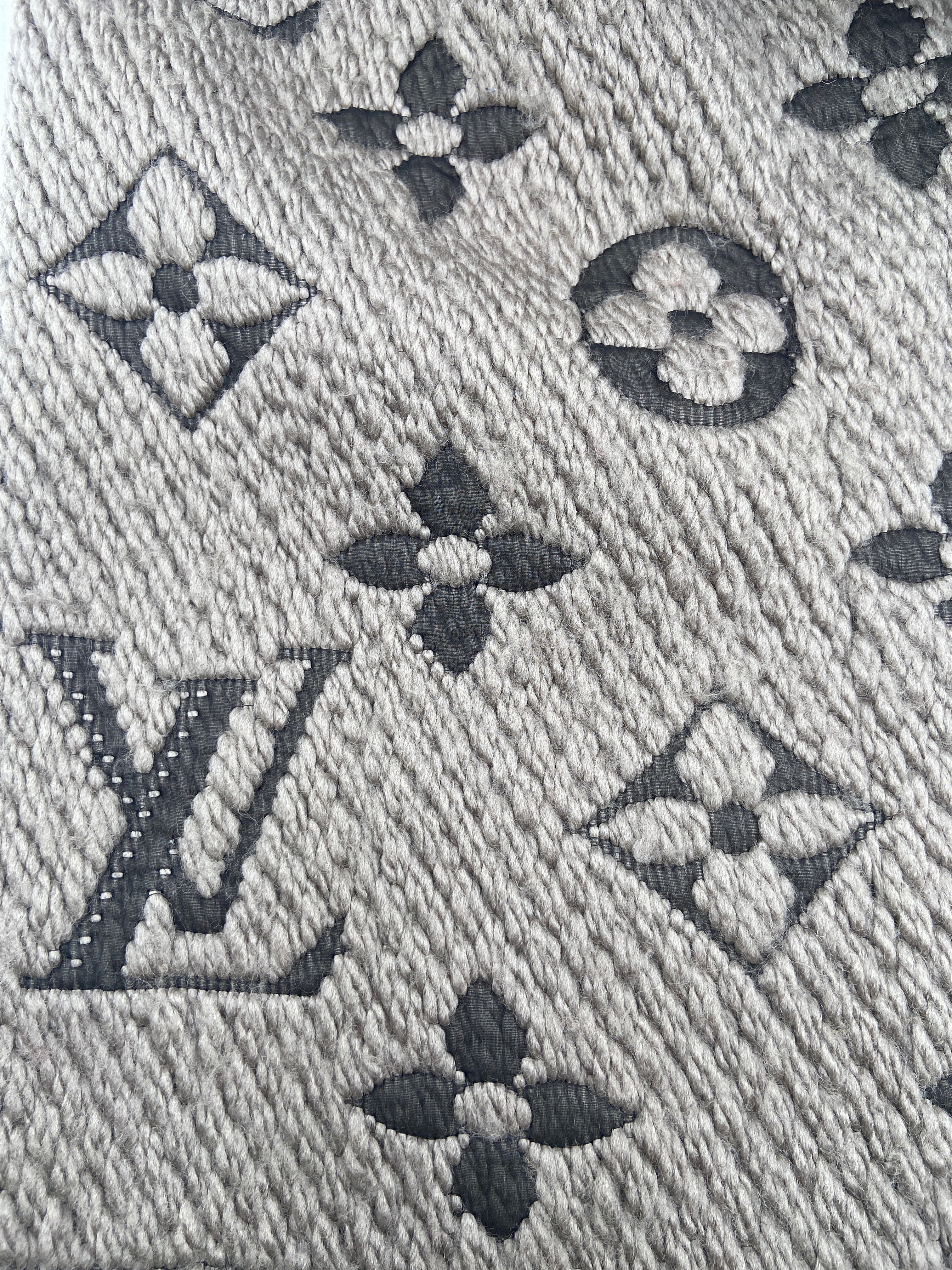 Louis Vuitton Logomania Scarf – Beige