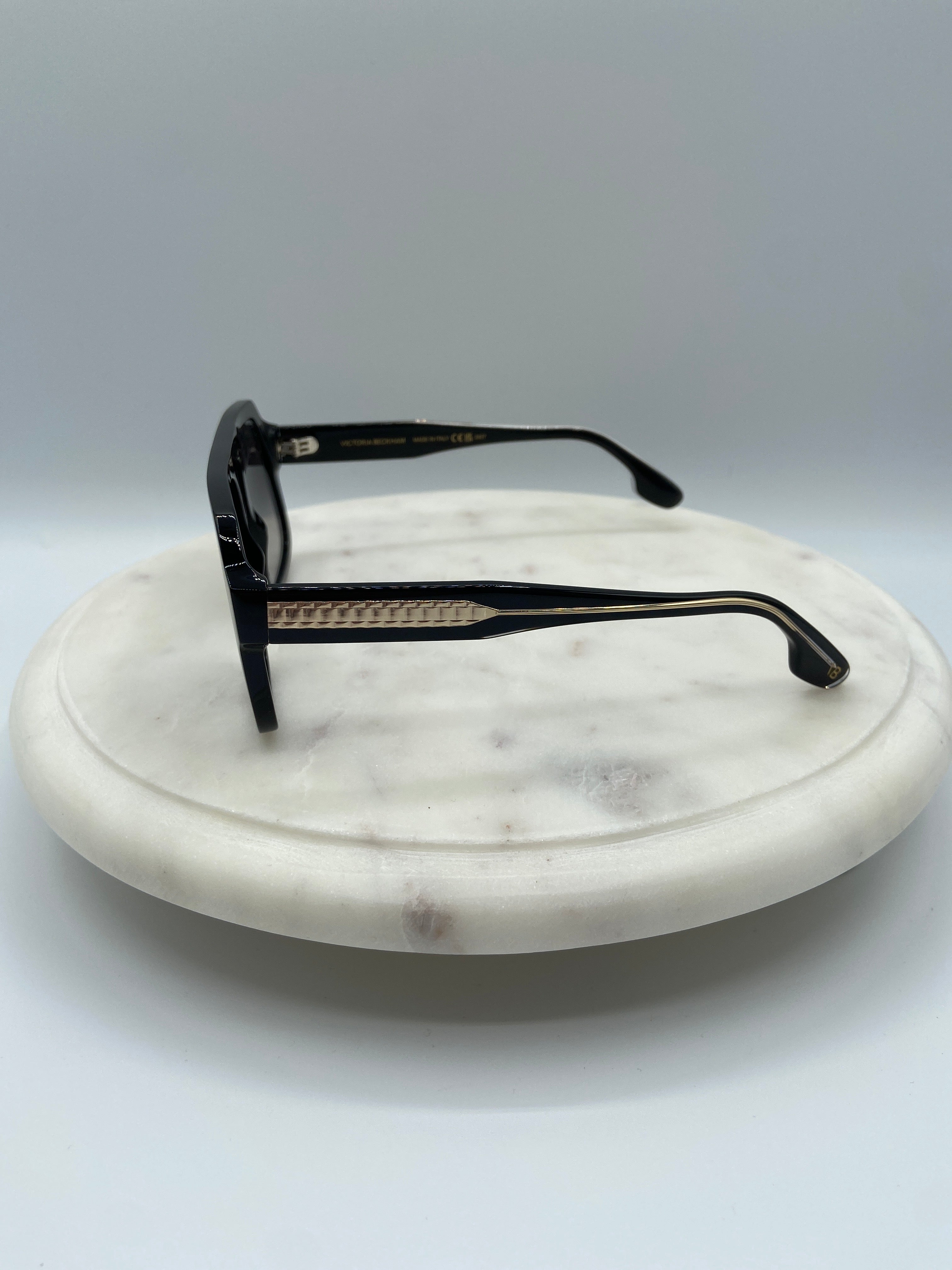 Victoria Beckham Sunglasses – Black Rectangular Frame with Gold Temple Detail