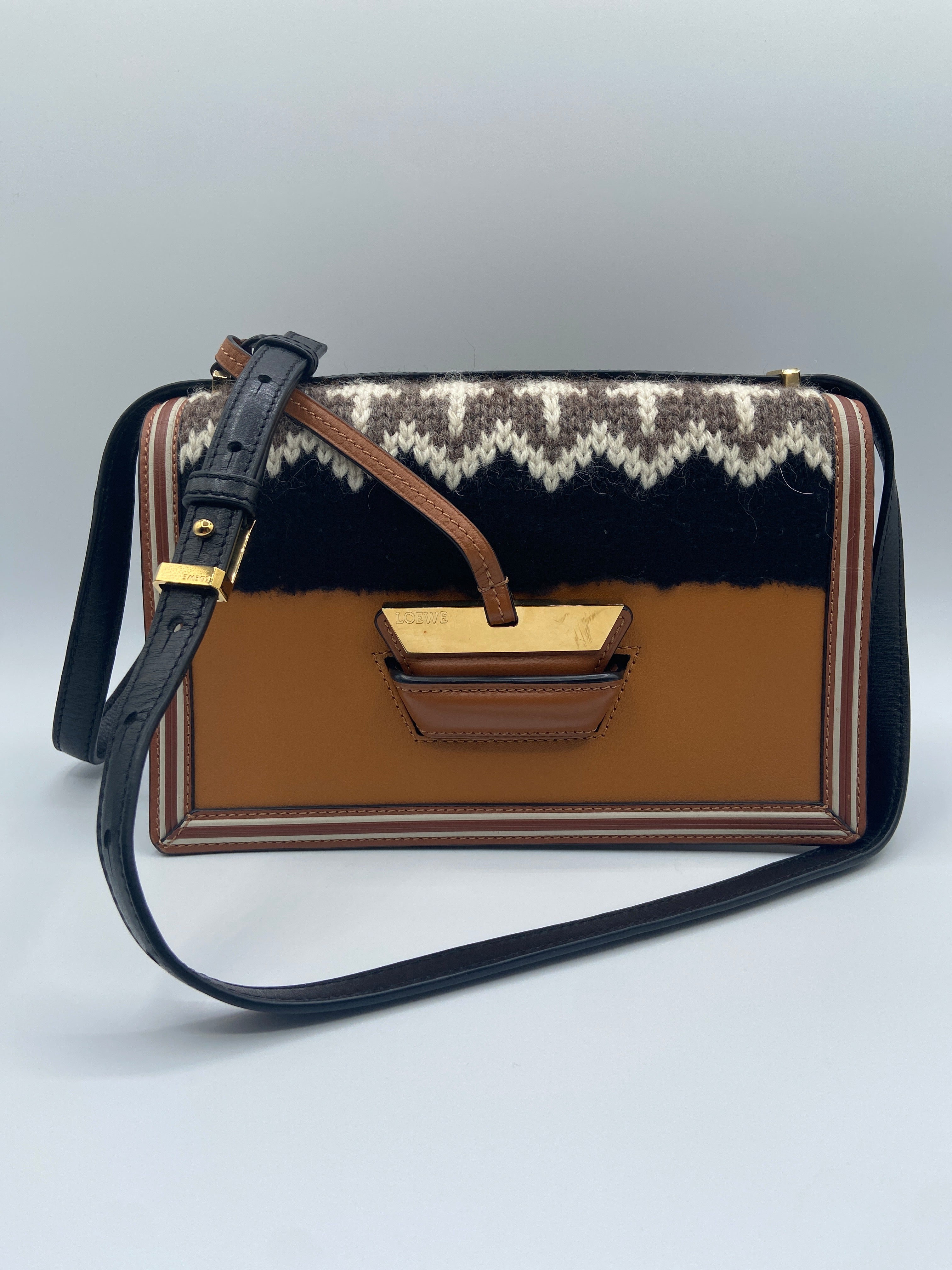 Pre-owned Loewe Puzzle Wallet on Chain in Tan Leather with Knit Wool Panel (Entrupy Certified)