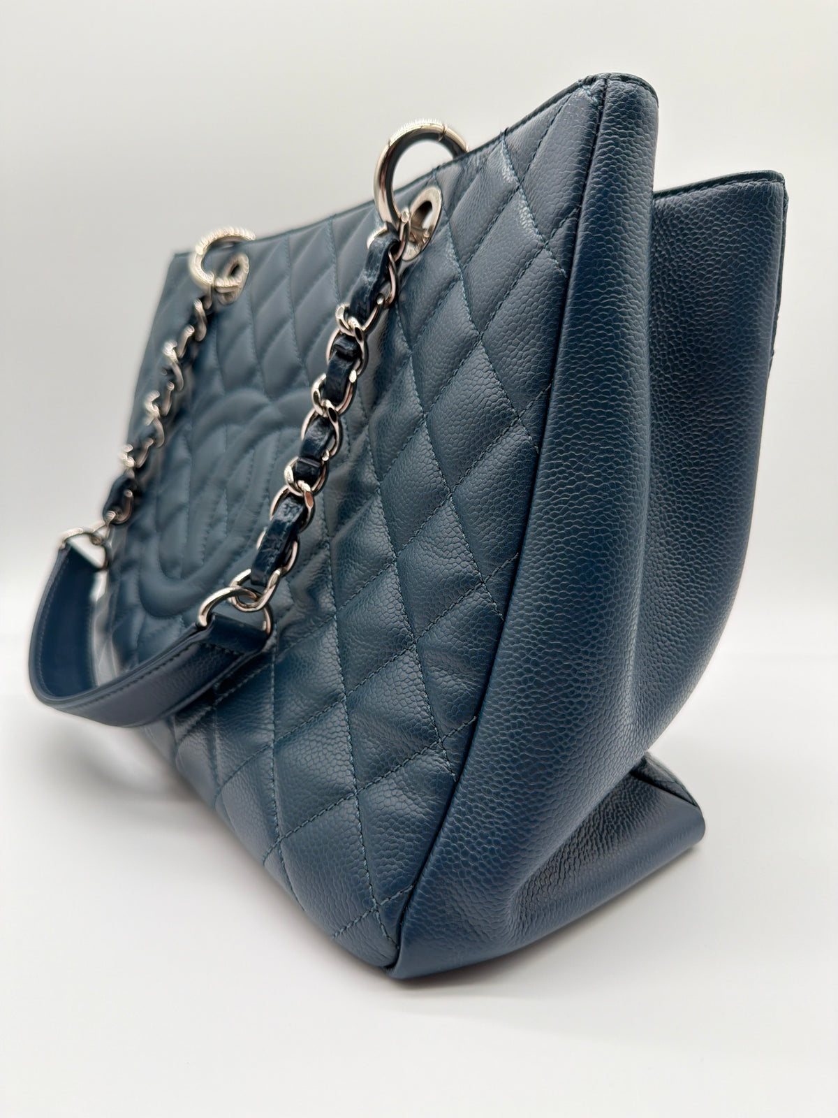 Chanel Grand Shopping Tote (GST) in dark blue image 2