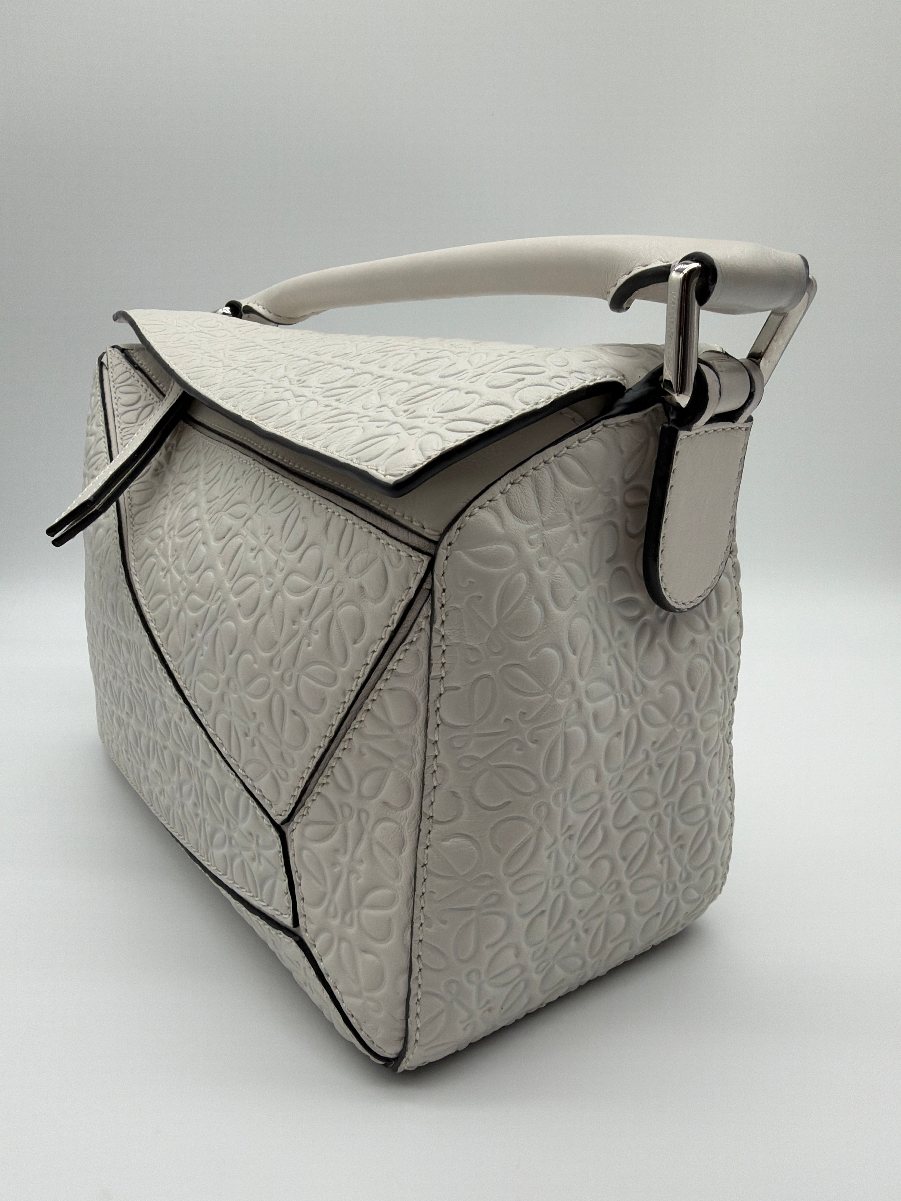 Loewe Small Puzzle in white with an embossed anagram pattern image 3