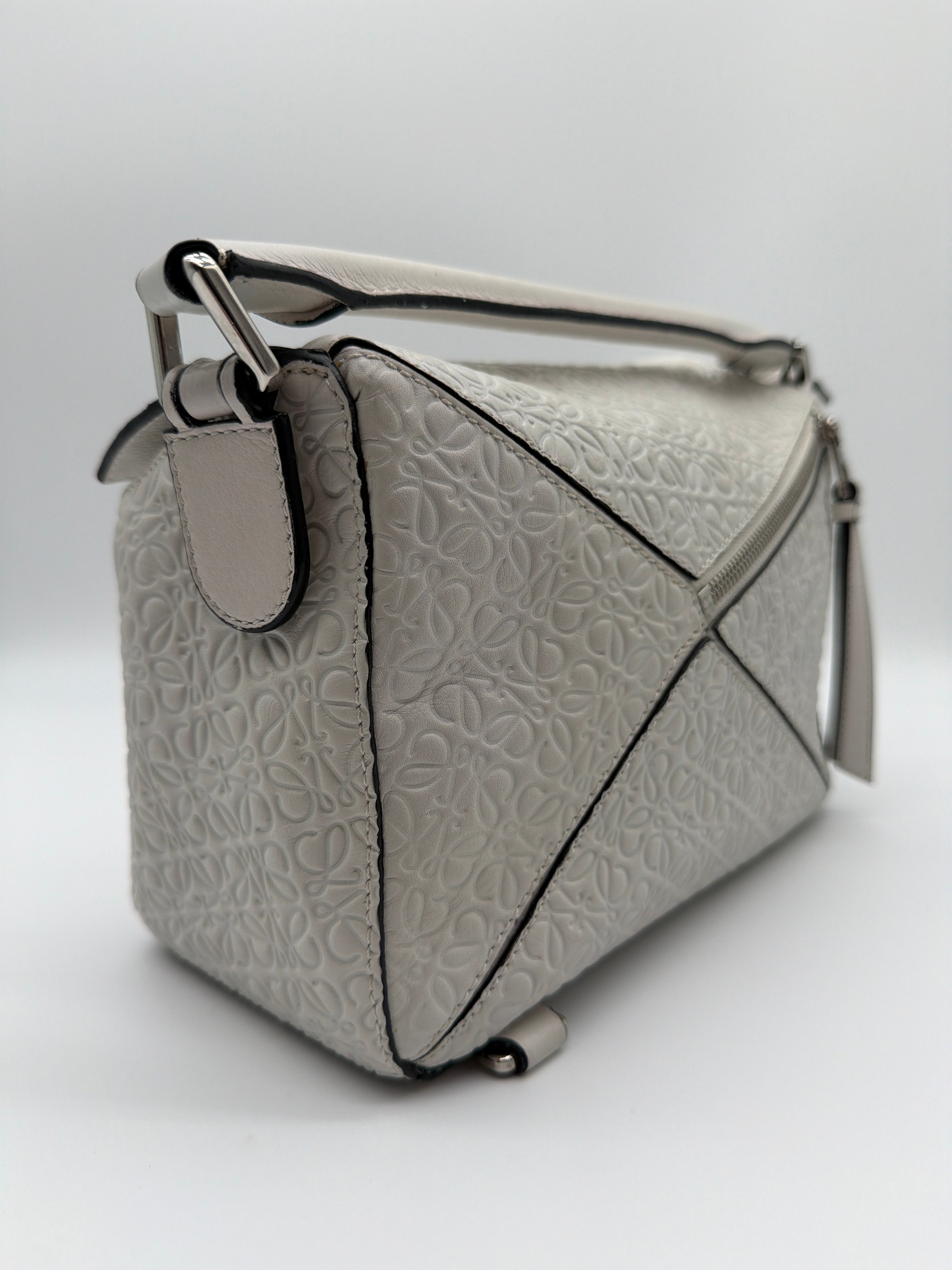 Loewe Small Puzzle in white with an embossed anagram pattern image 4