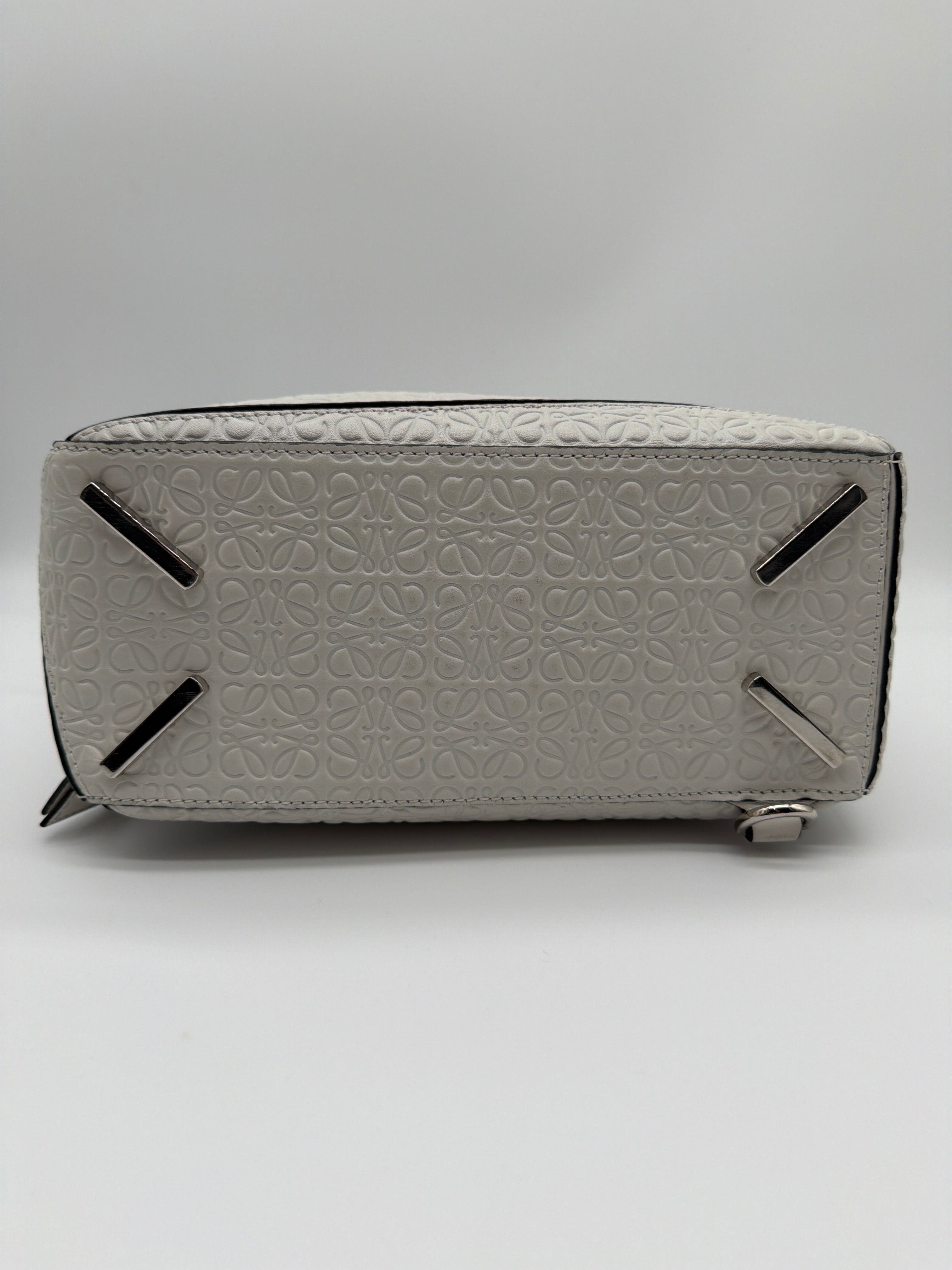 Loewe Small Puzzle in white with an embossed anagram pattern image 5