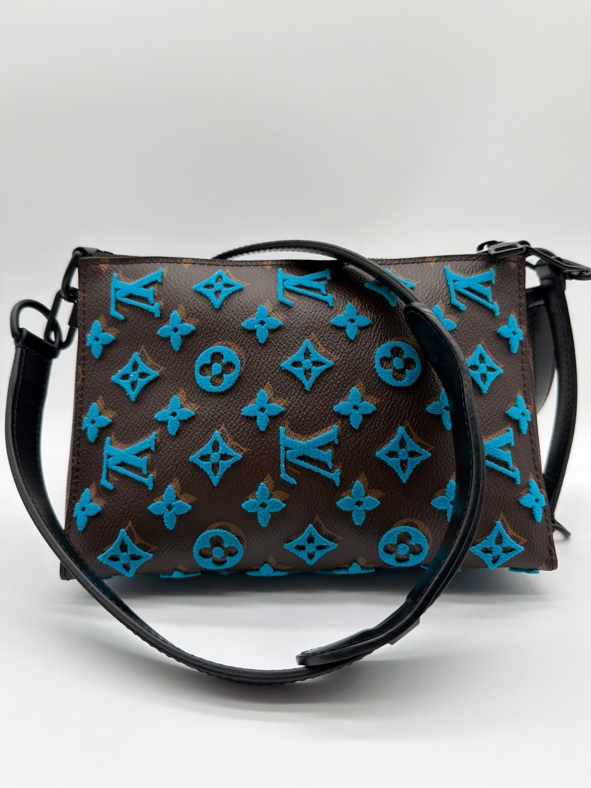  Louis Vuitton Monogram Tuffetage Triangle Messenger bag image 1