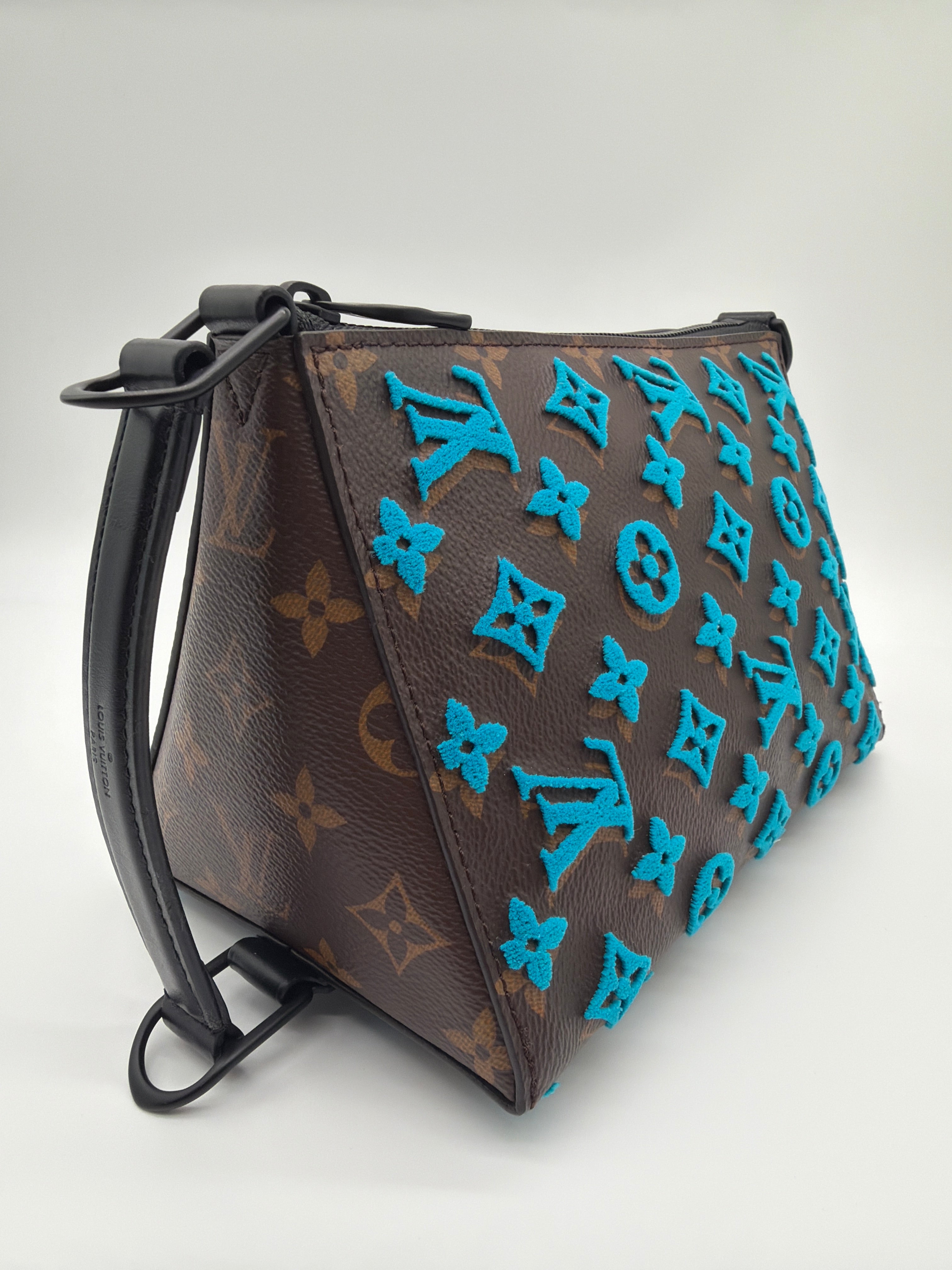  Louis Vuitton Monogram Tuffetage Triangle Messenger bag image 4