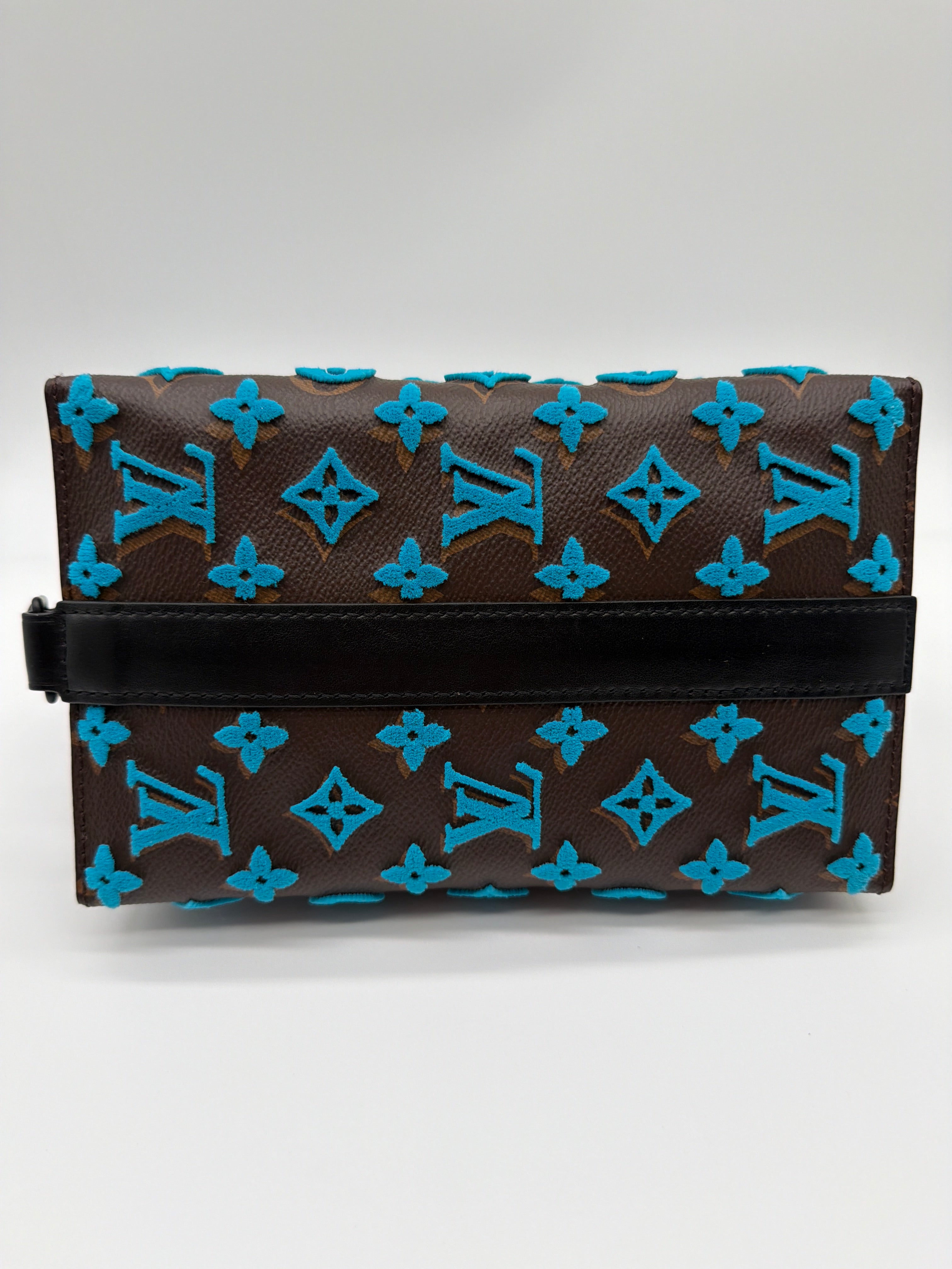  Louis Vuitton Monogram Tuffetage Triangle Messenger bag image 5