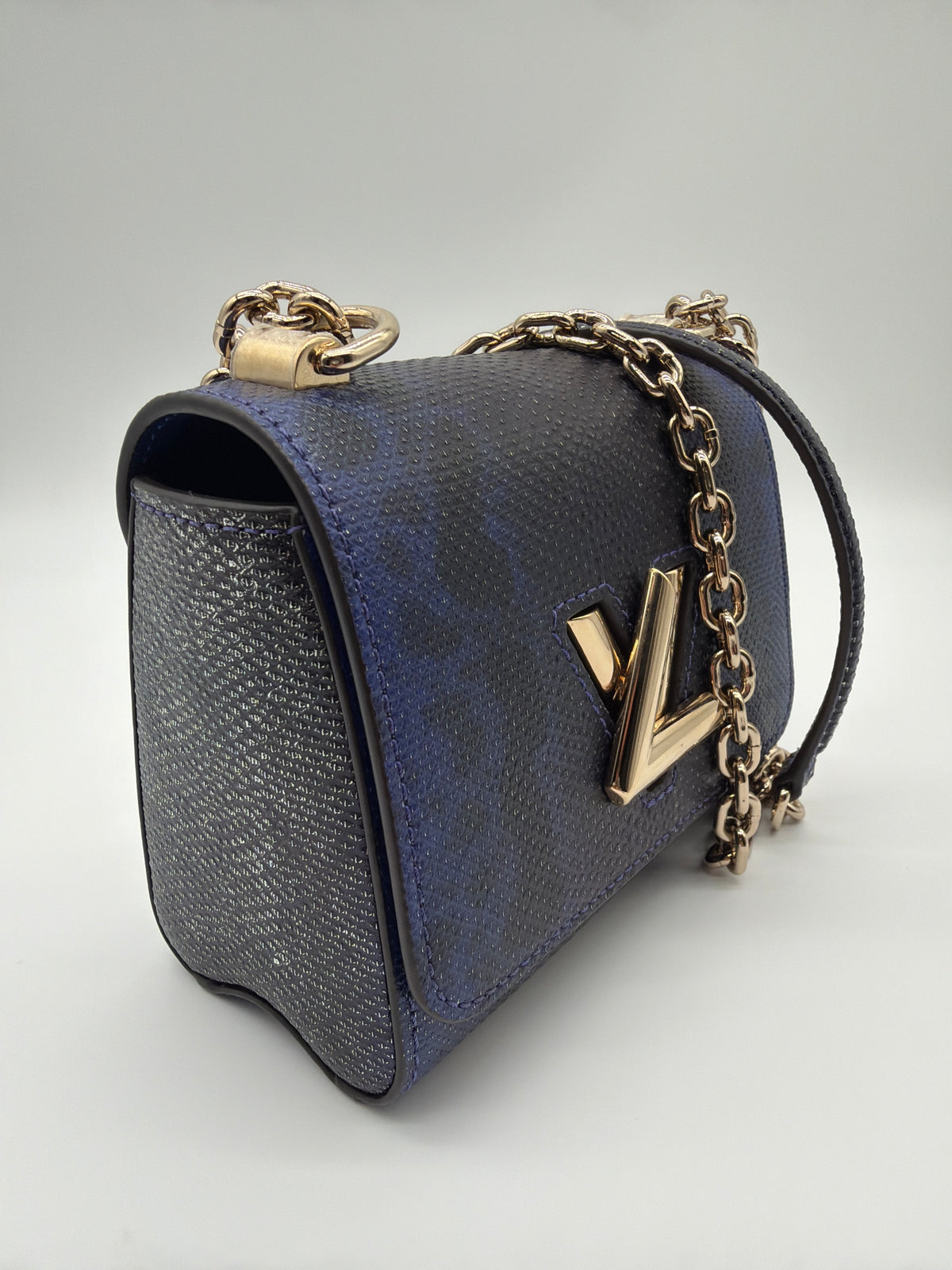 Louis Vuitton Black Lizard Leather Twist  image 5