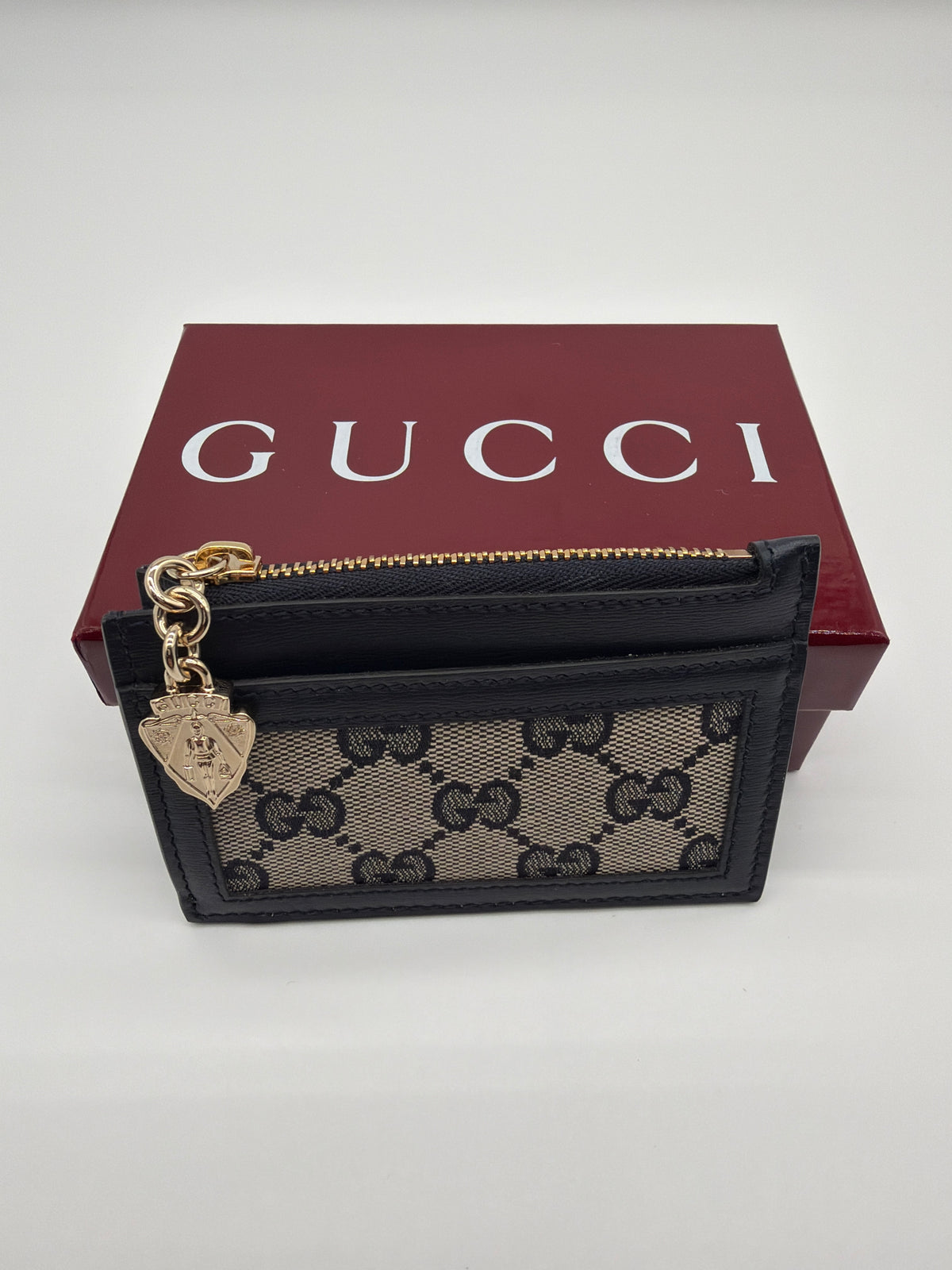 Gucci Luce Zipper Wallet in black image 3