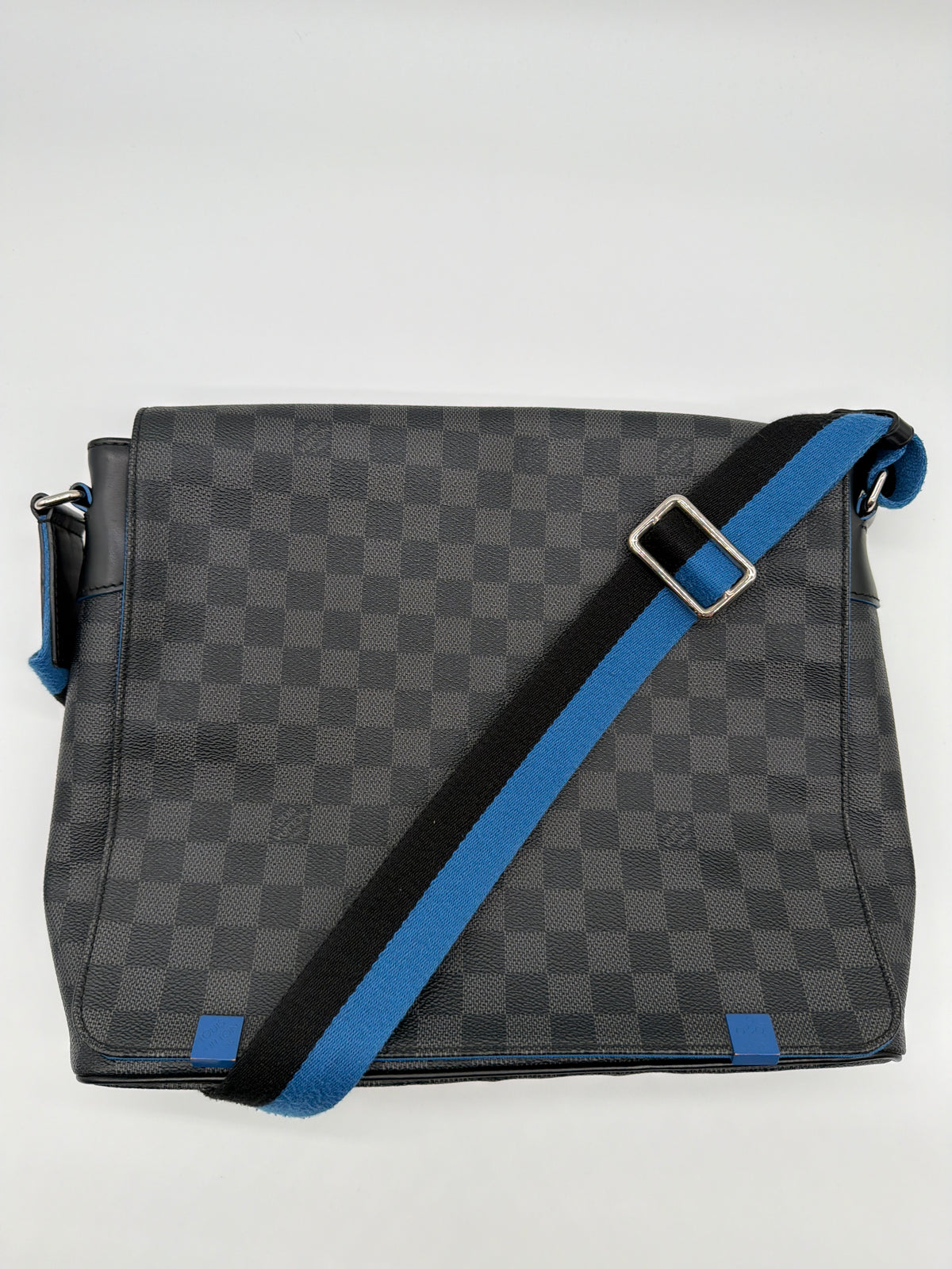 Louis Vuitton Damier Graphite District PM messenger bag image 1