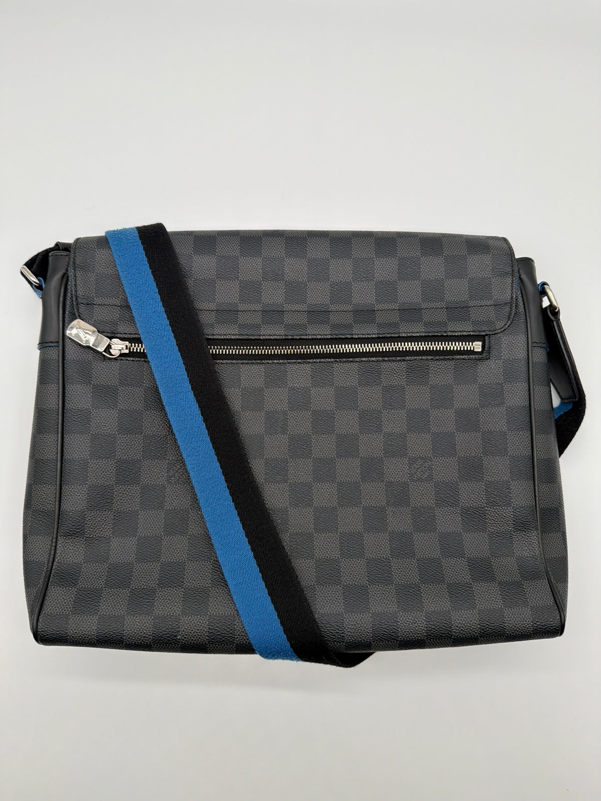 Louis Vuitton Damier Graphite District PM messenger bag image 2