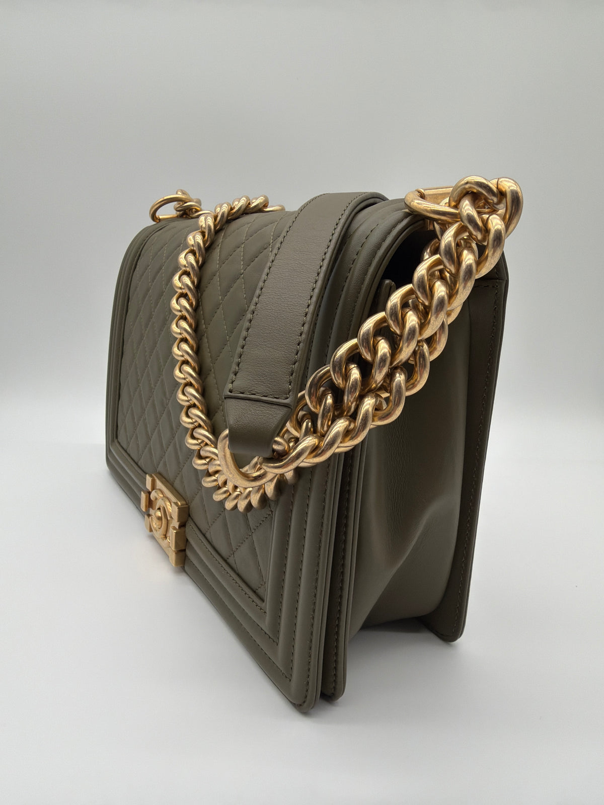 Chanel Caviar Quilted Medium Boy Flap in olive green/khaki  image 2