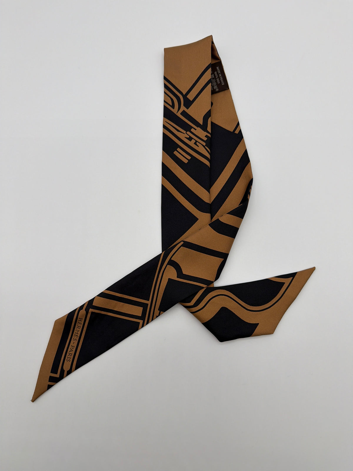Hermès Les Coupes Tattoo Twilly in black and camel. image 1