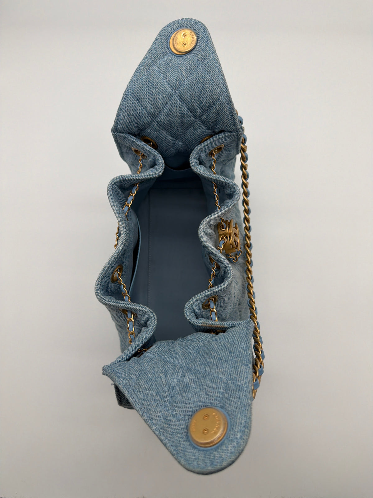Chanel 25 Small Handbag in blue washed denim image 5