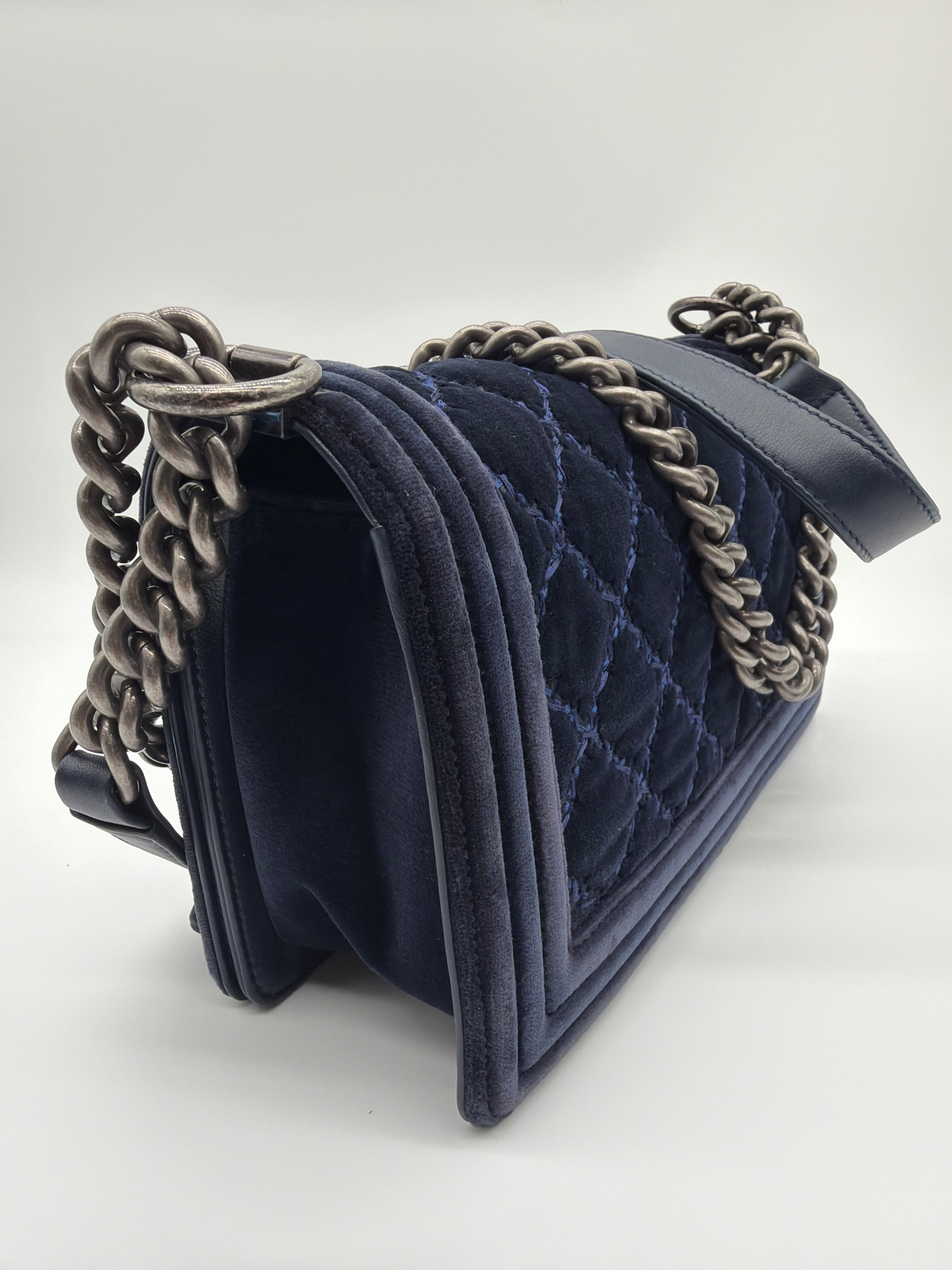 Chanel Boy Flap Bag in navy blue quilted velvet — image 3