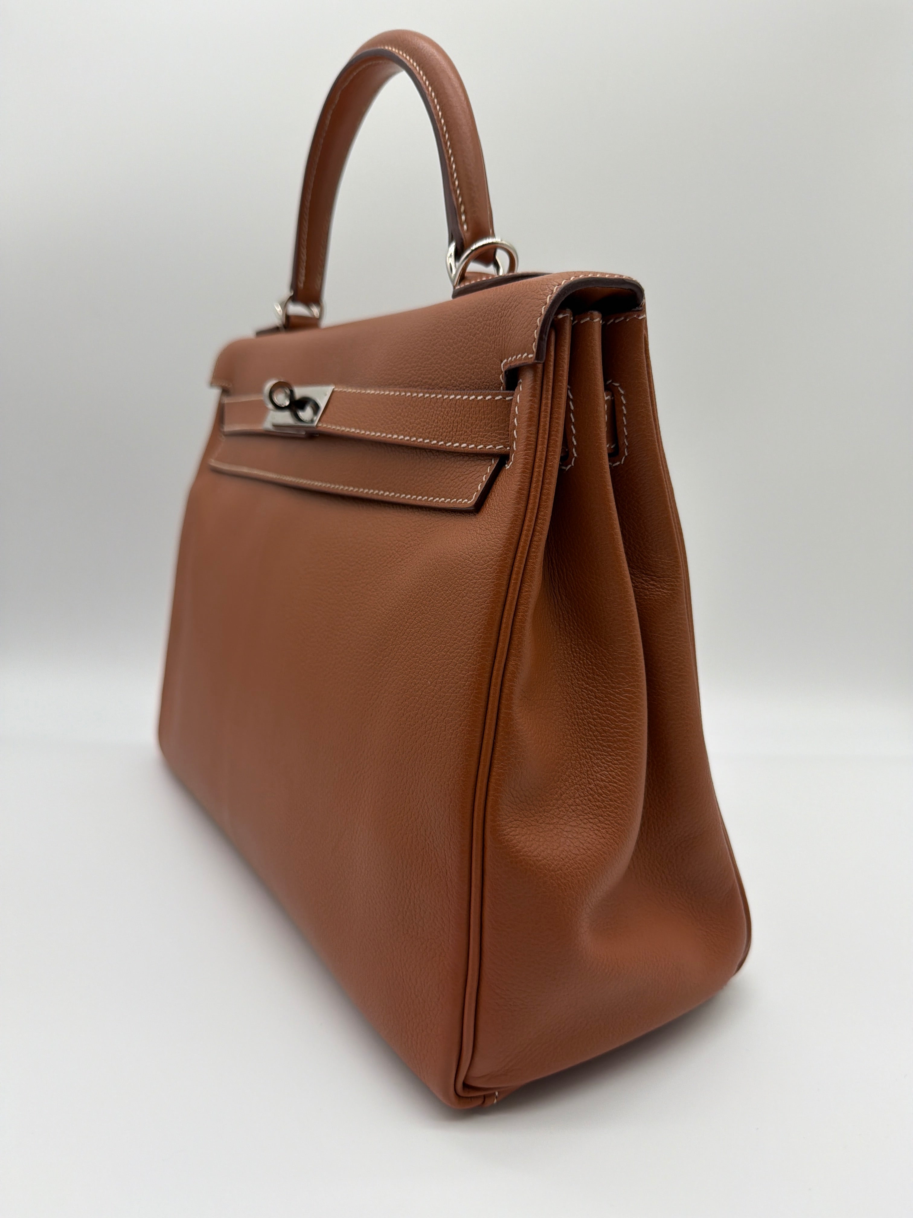 Hermès Kelly Retourne 32 in Gold Togo — image 6