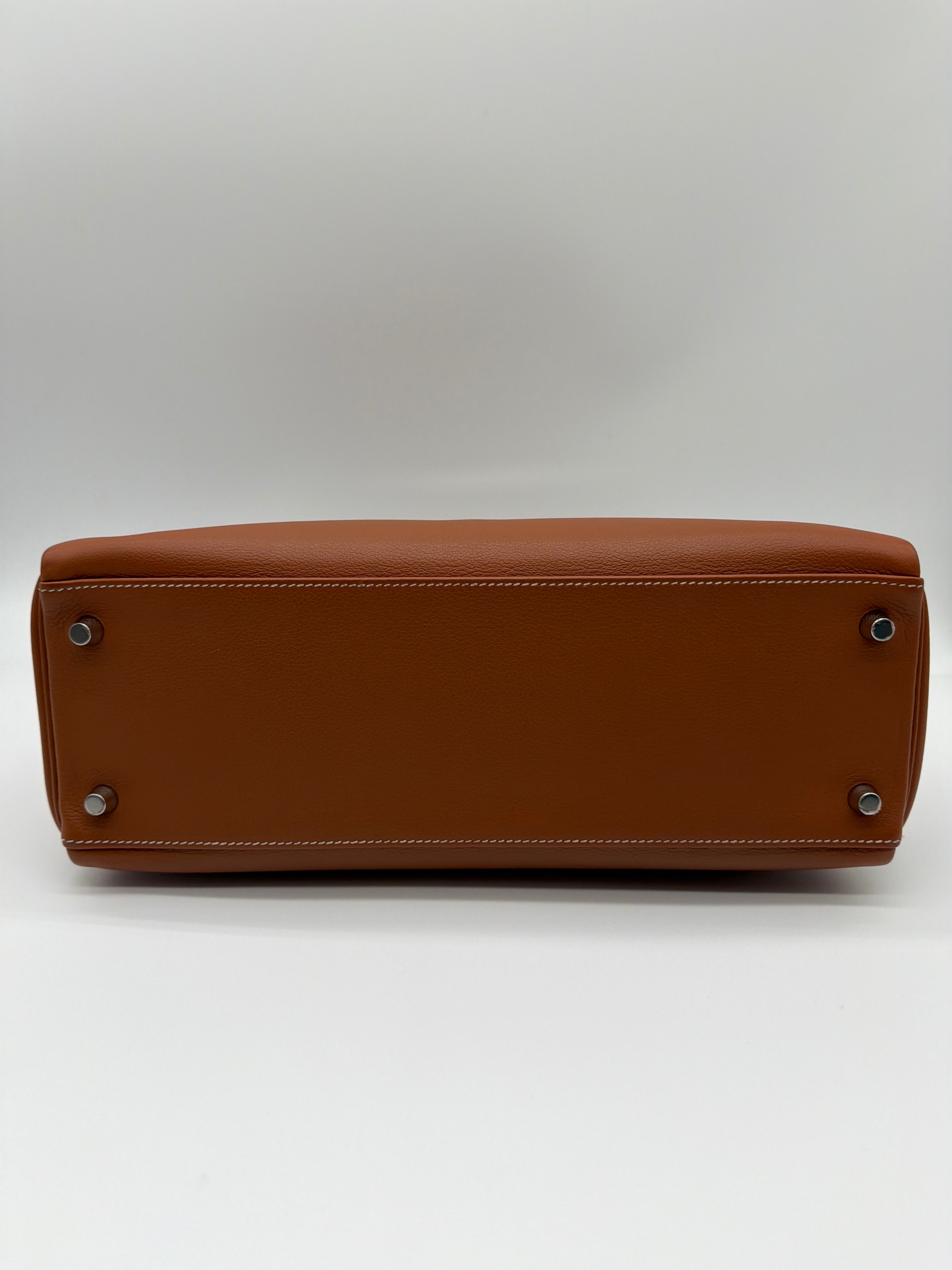 Hermès Kelly Retourne 32 in Gold Togo — image 7