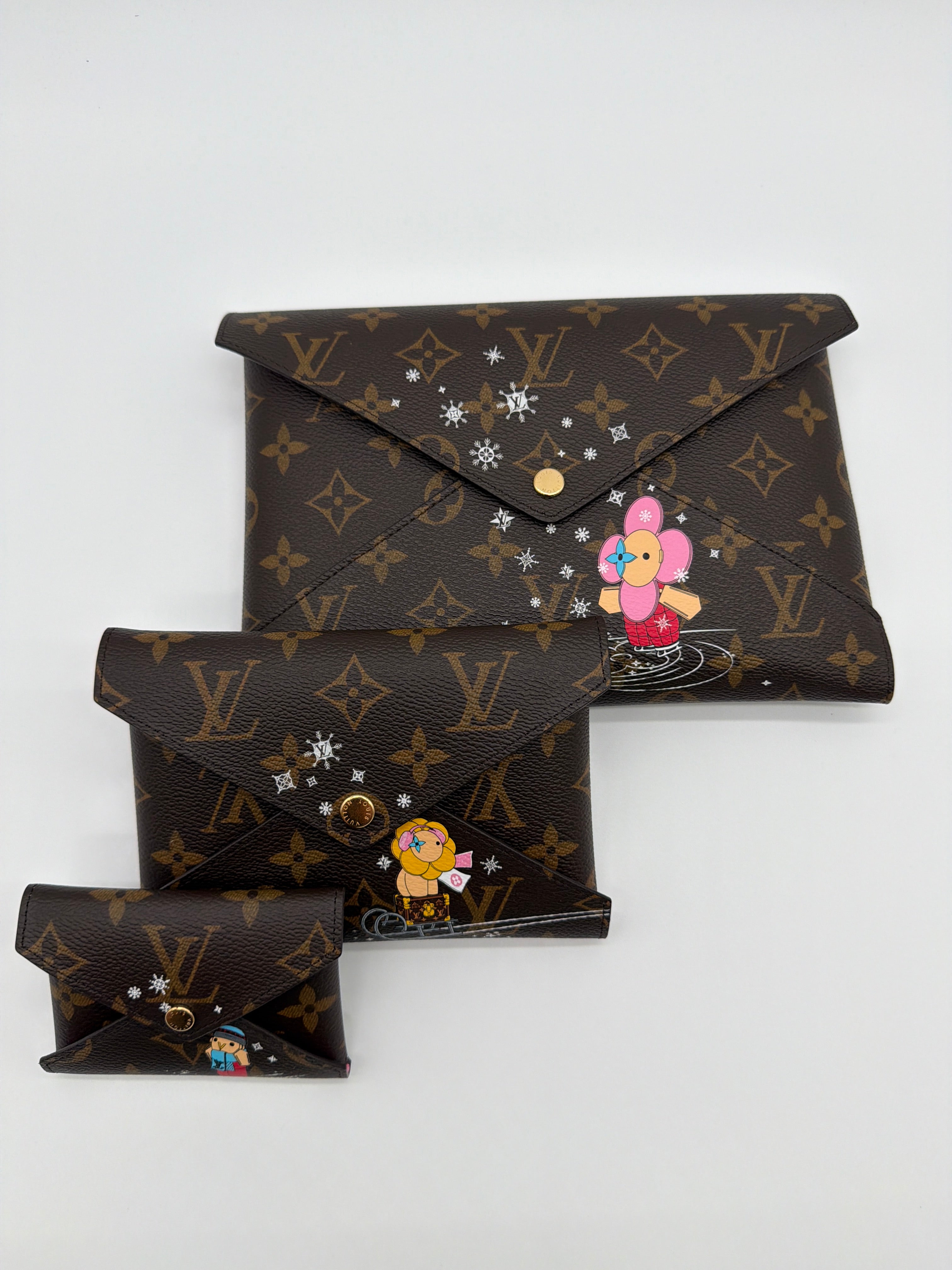 Louis Vuitton 2023 Christmas Animation Kirigami Pochette — image 1
