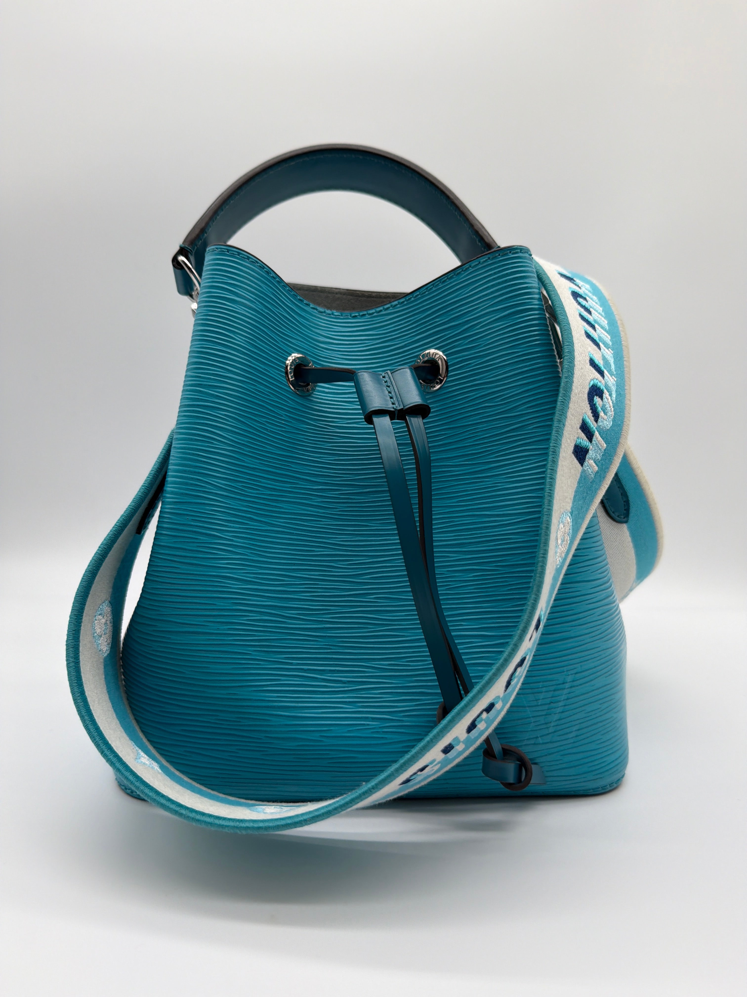 Louis Vuitton NéoNoé BB bucket in turquoise blue Epi — image 1