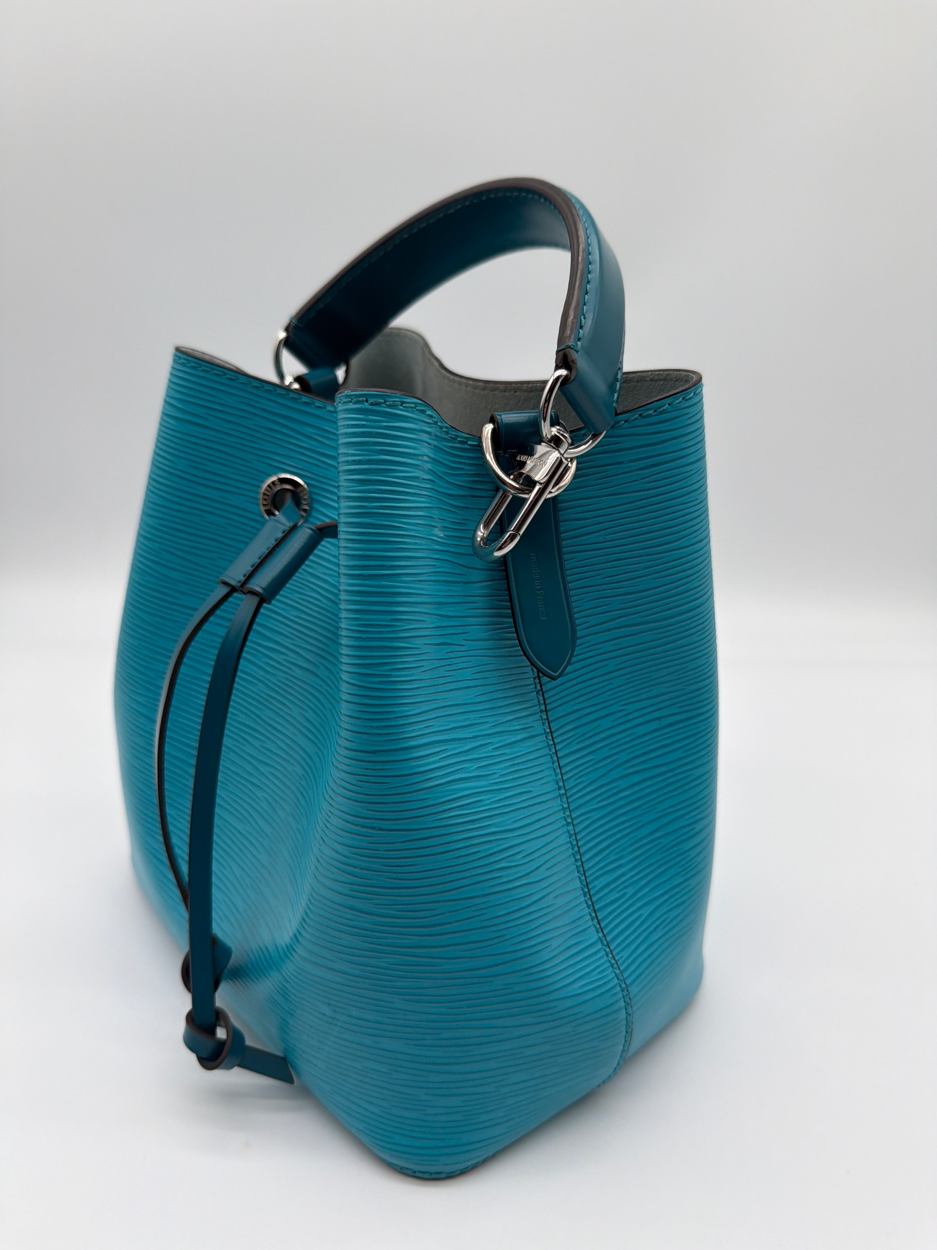 Louis Vuitton NéoNoé BB bucket in turquoise blue Epi — image 2