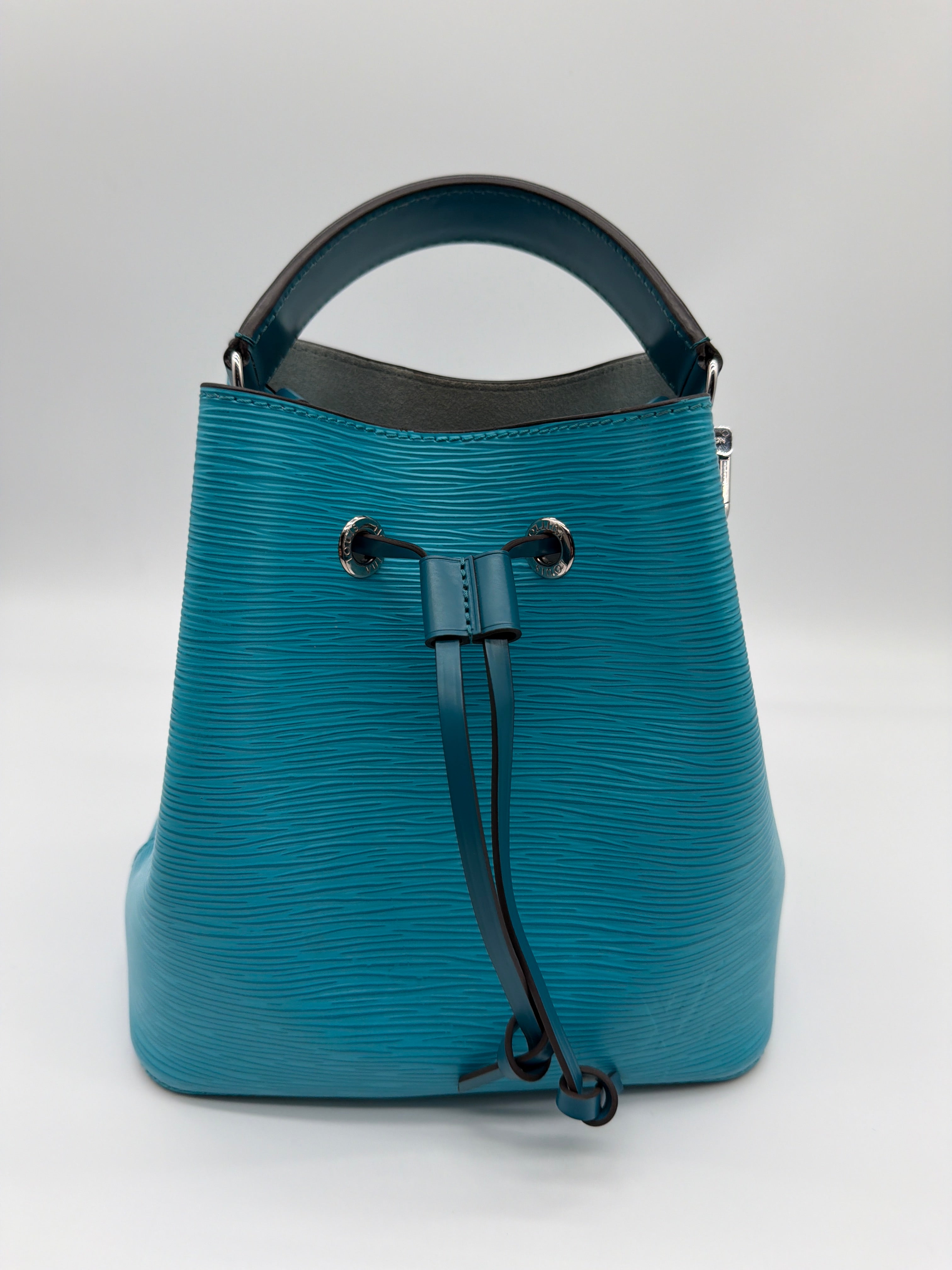 Louis Vuitton NéoNoé BB bucket in turquoise blue Epi — image 4