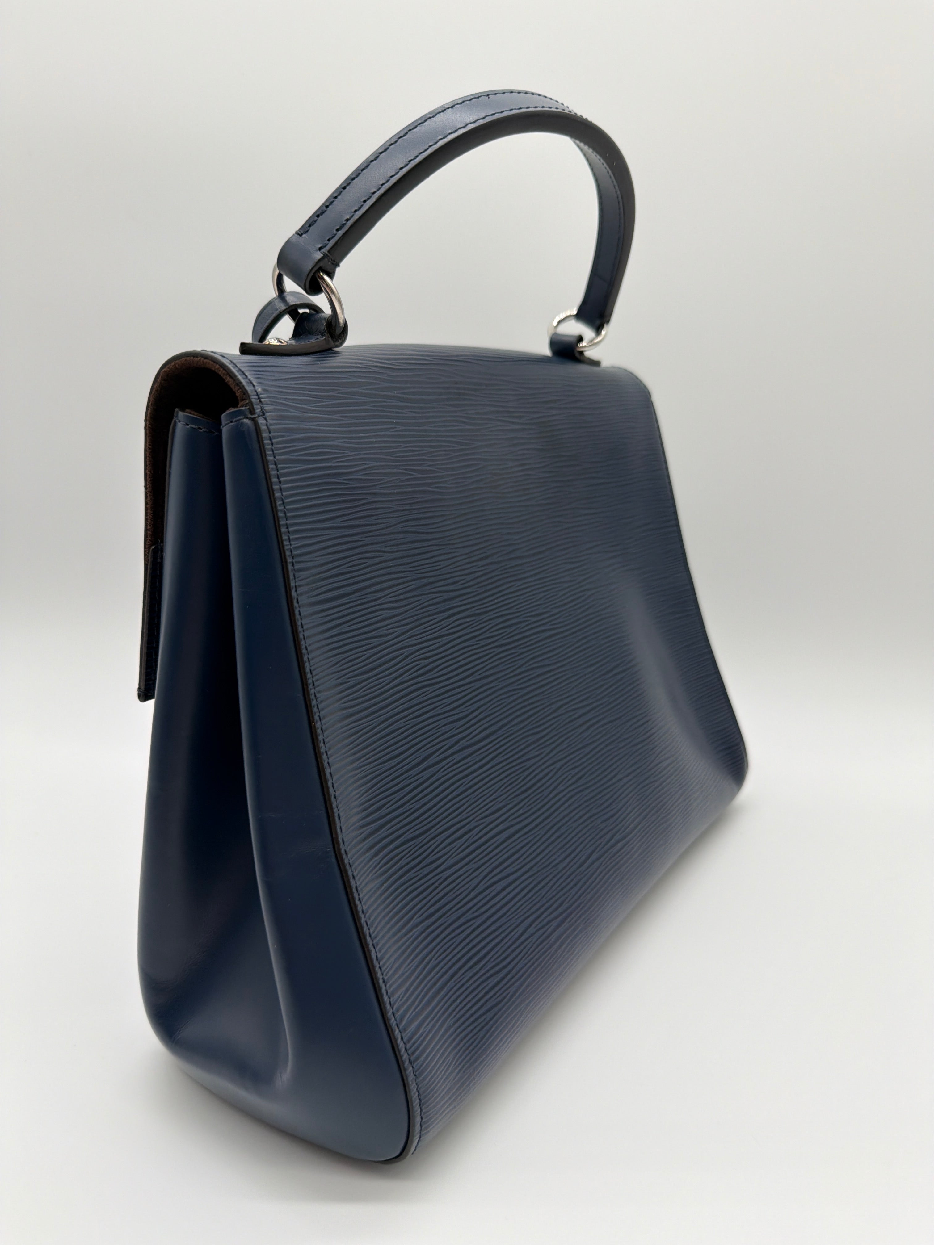 Louis Vuitton Cluny MM bag in indigo blue Epi — image 3