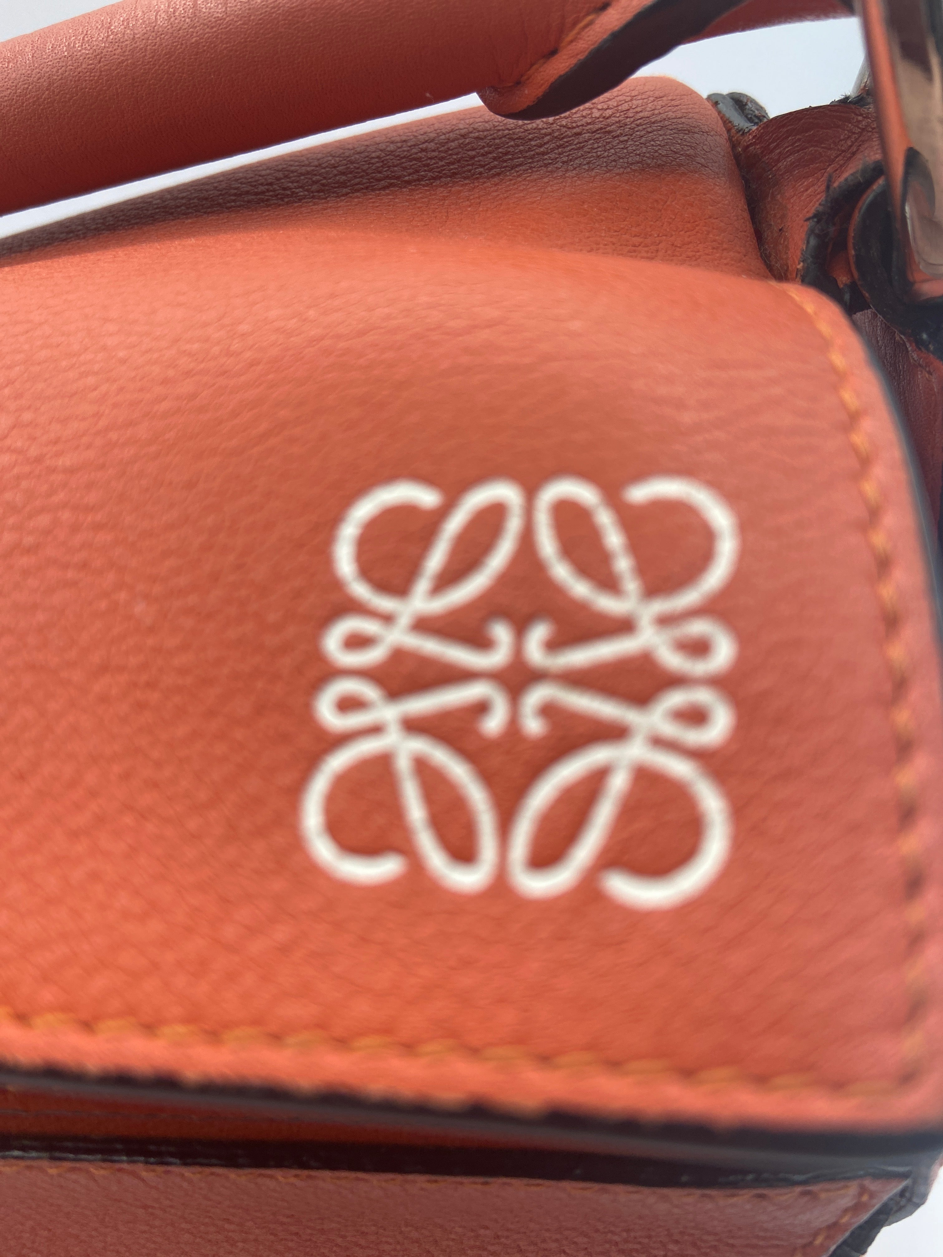 Loewe Puzzle Bag – Medium, Calfskin Leather in Apricot