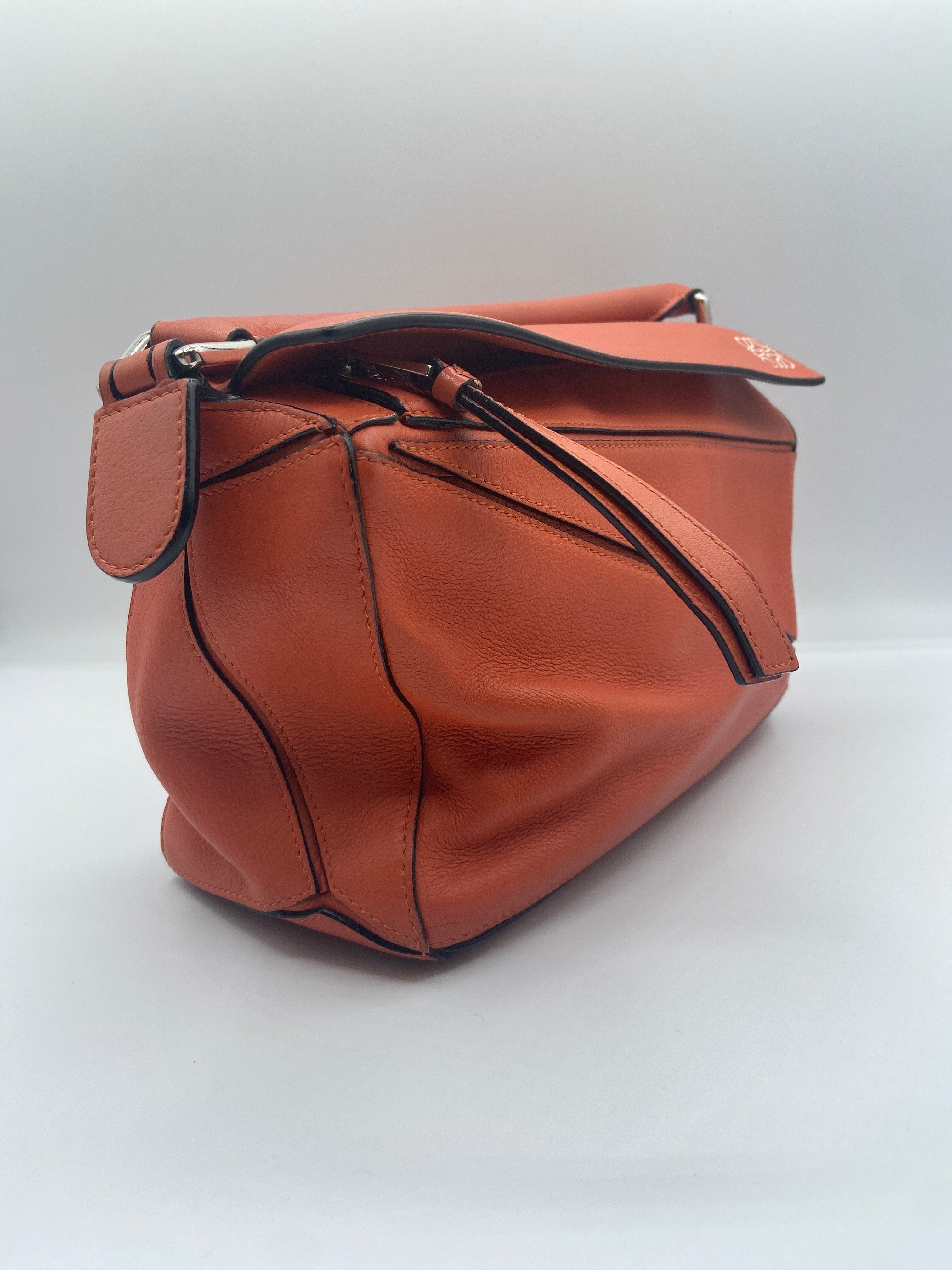 Loewe Puzzle Bag – Medium, Calfskin Leather in Apricot