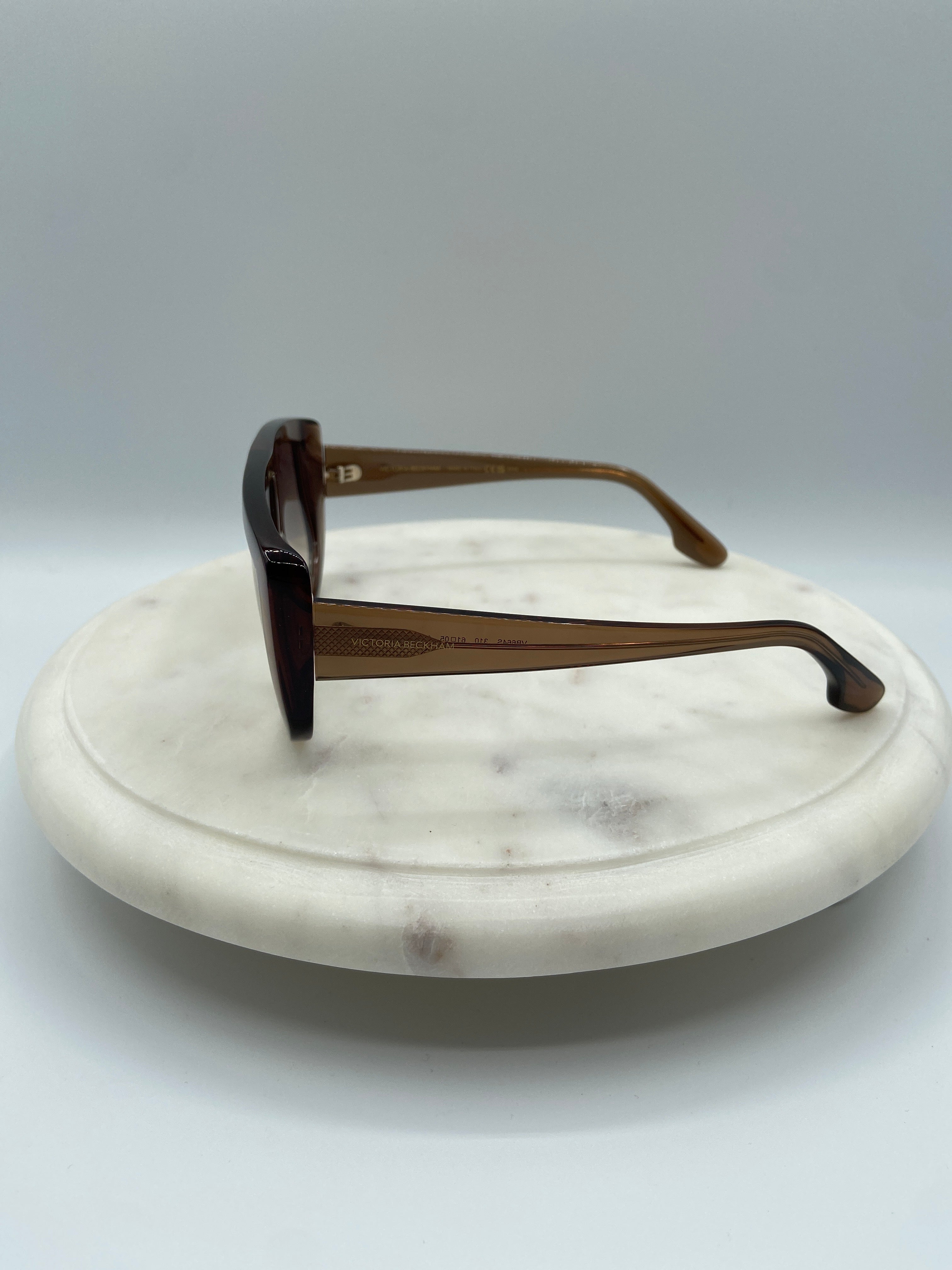 Victoria Beckham Sunglasses – Oversized Brown Shield Frame