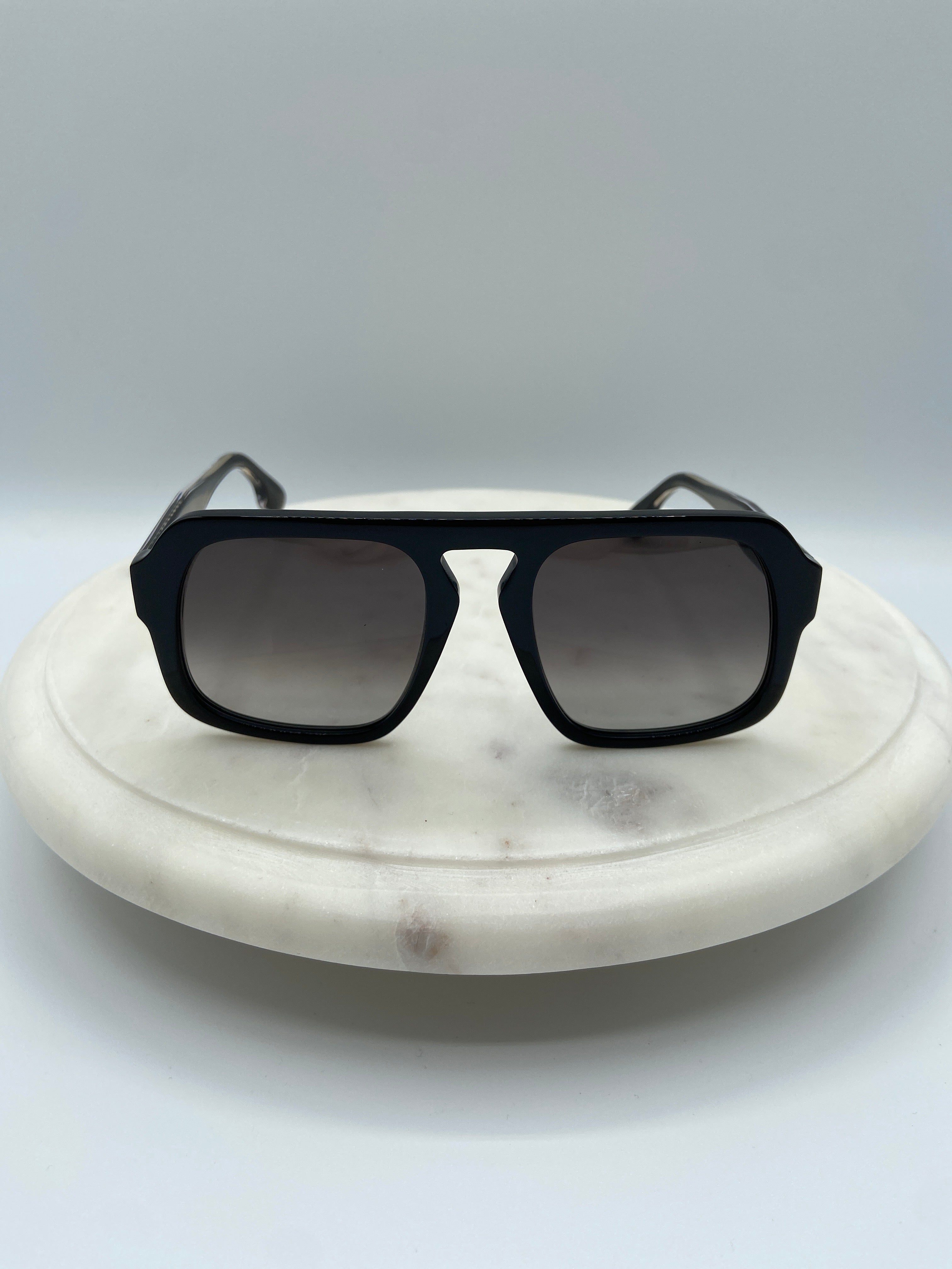 Victoria Beckham Sunglasses – Black Rectangular Frame with Gold Temple Detail