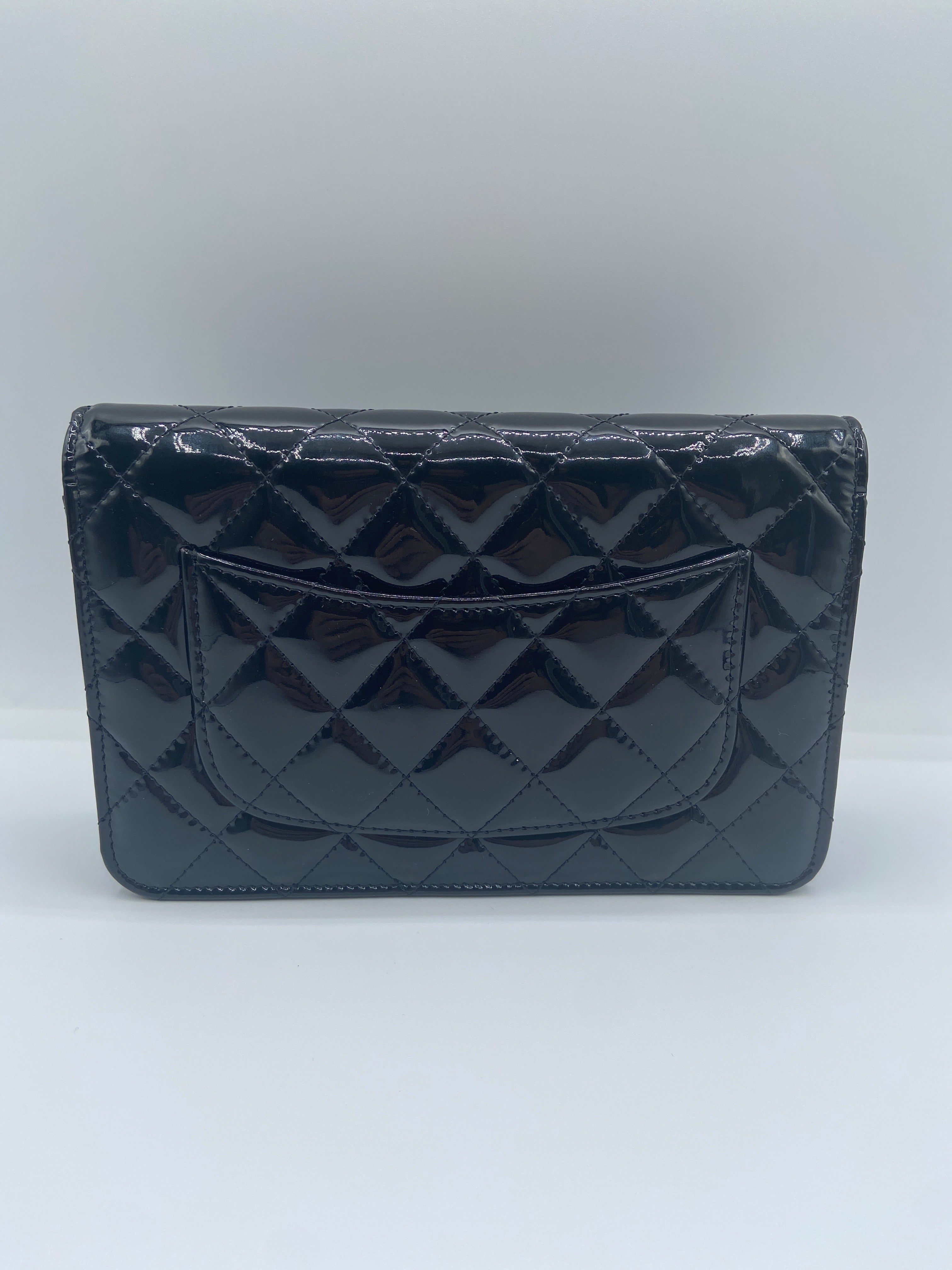 Pre-owned Chanel Reissue 2.55 Flap Bag in Black Patent Leather with Ruthenium Hardware (Entrupy Certified)