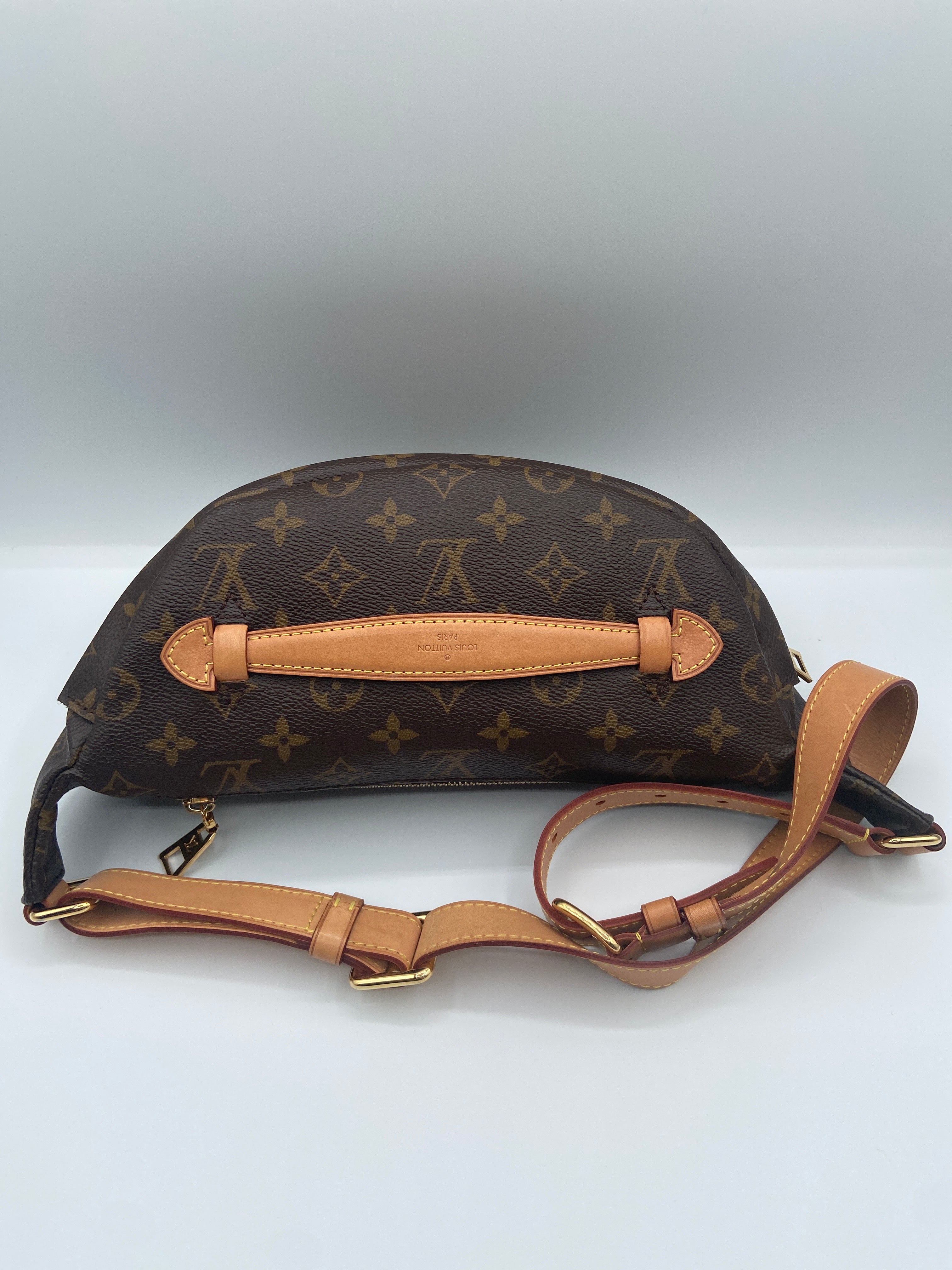 Pre-owned Louis Vuitton Monogram Bumbag in Coated Canvas with Vachetta Leather Trim