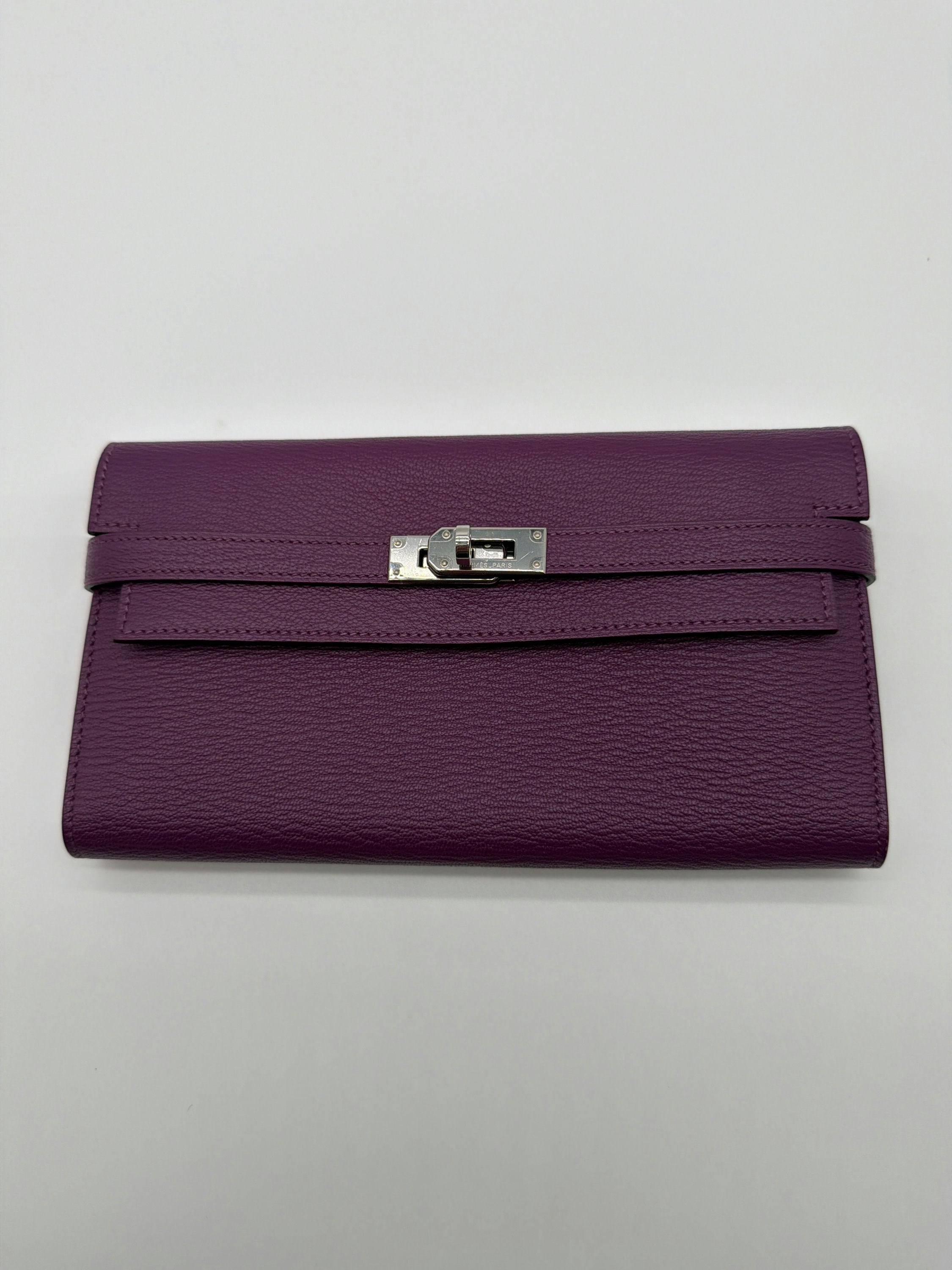 Hermès Kelly Longue wallet in vibrant violet